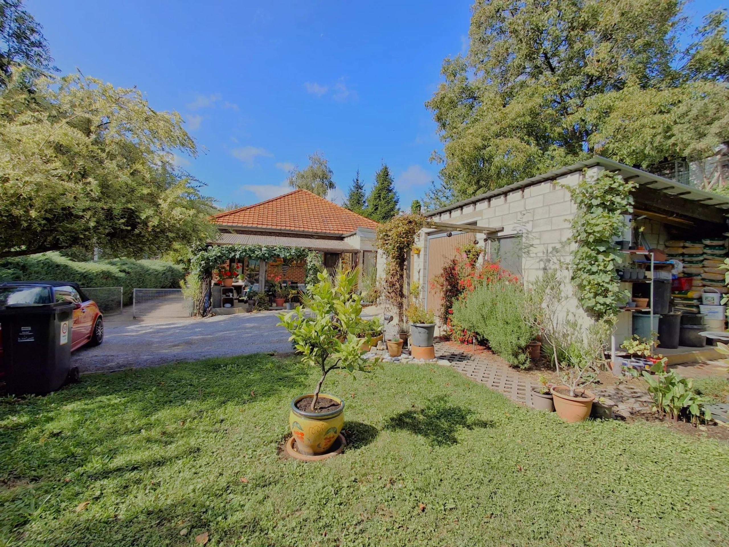 Option ! Bassenge: Bungalow 2 chambres, garages et jardin