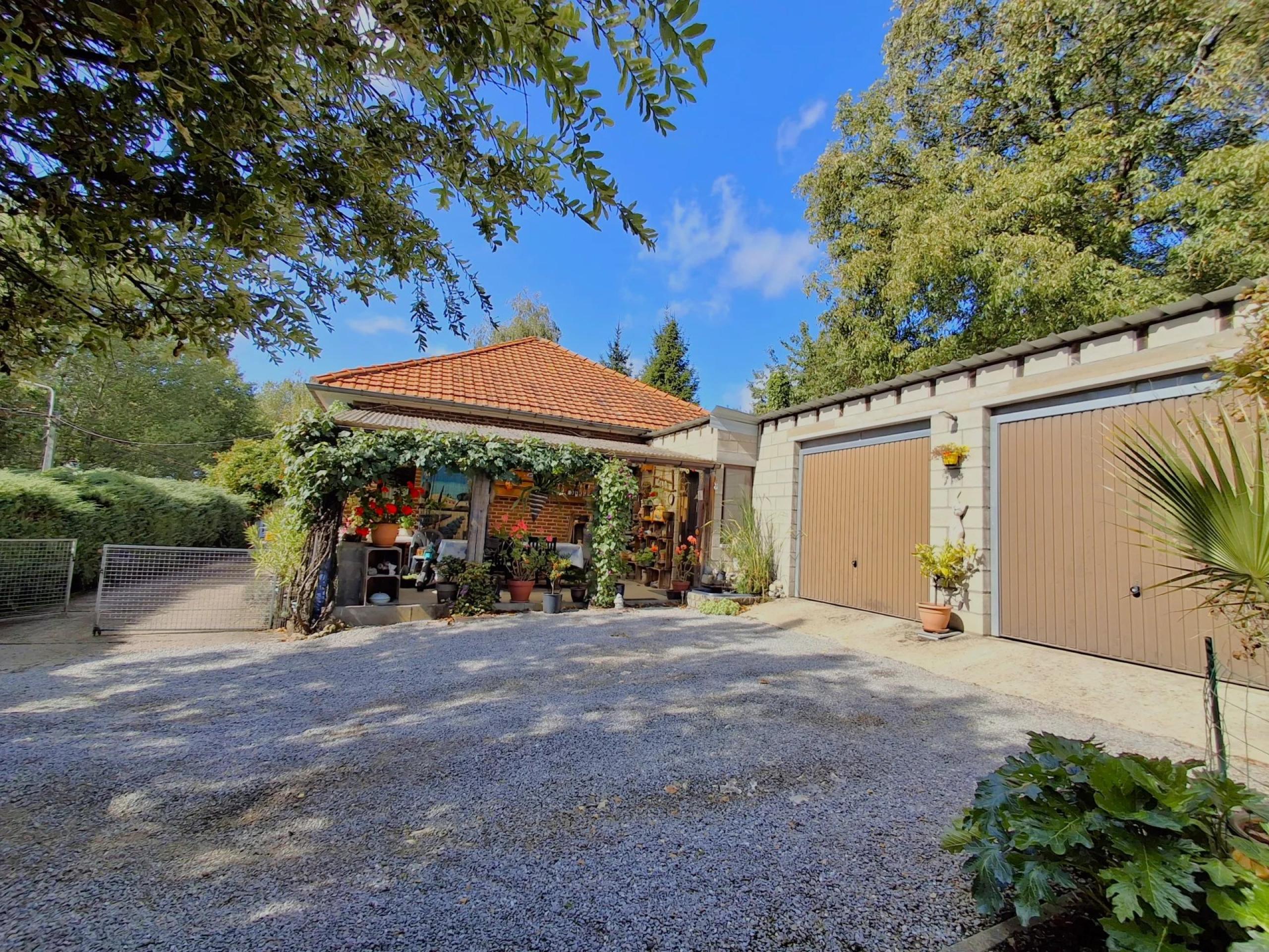 Option ! Bassenge: Bungalow 2 chambres, garages et jardin