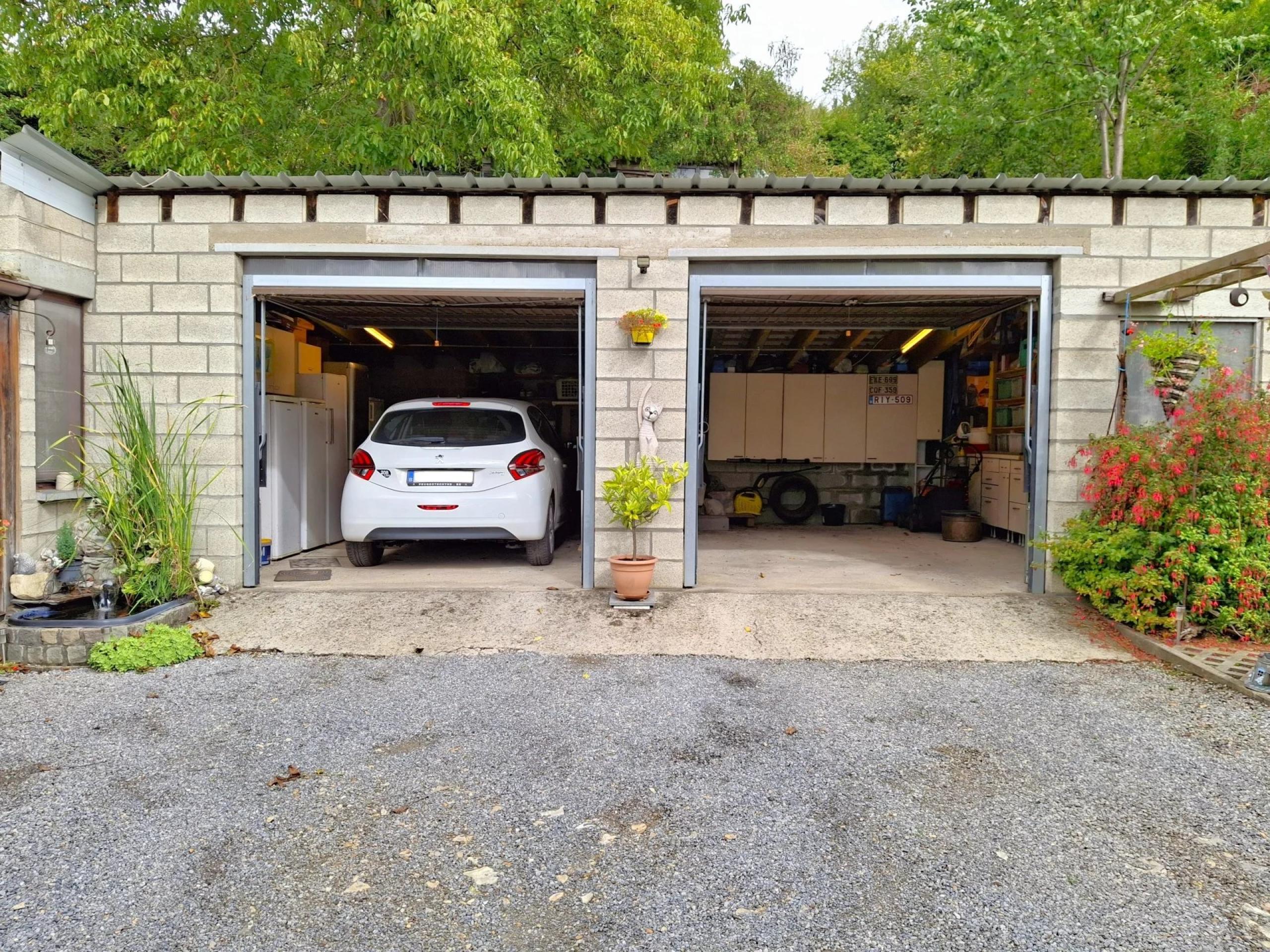 Option ! Bassenge: Bungalow 2 chambres, garages et jardin