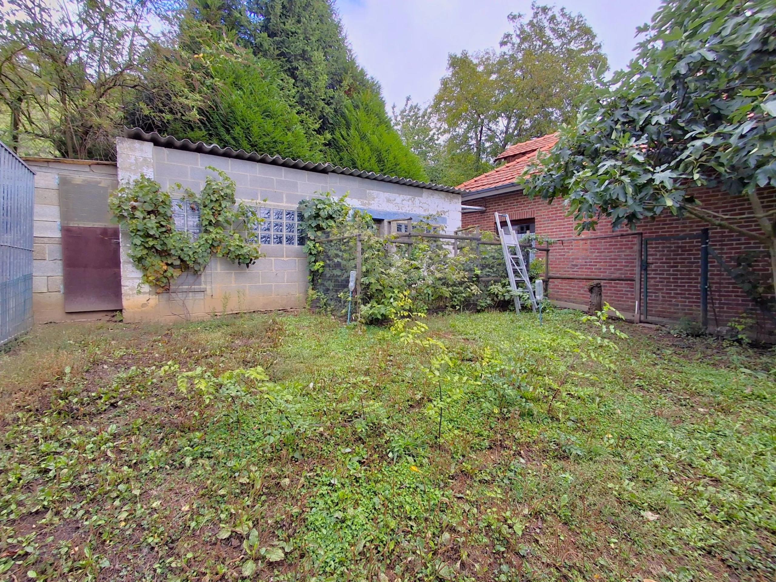 Option ! Bassenge: Bungalow 2 chambres, garages et jardin