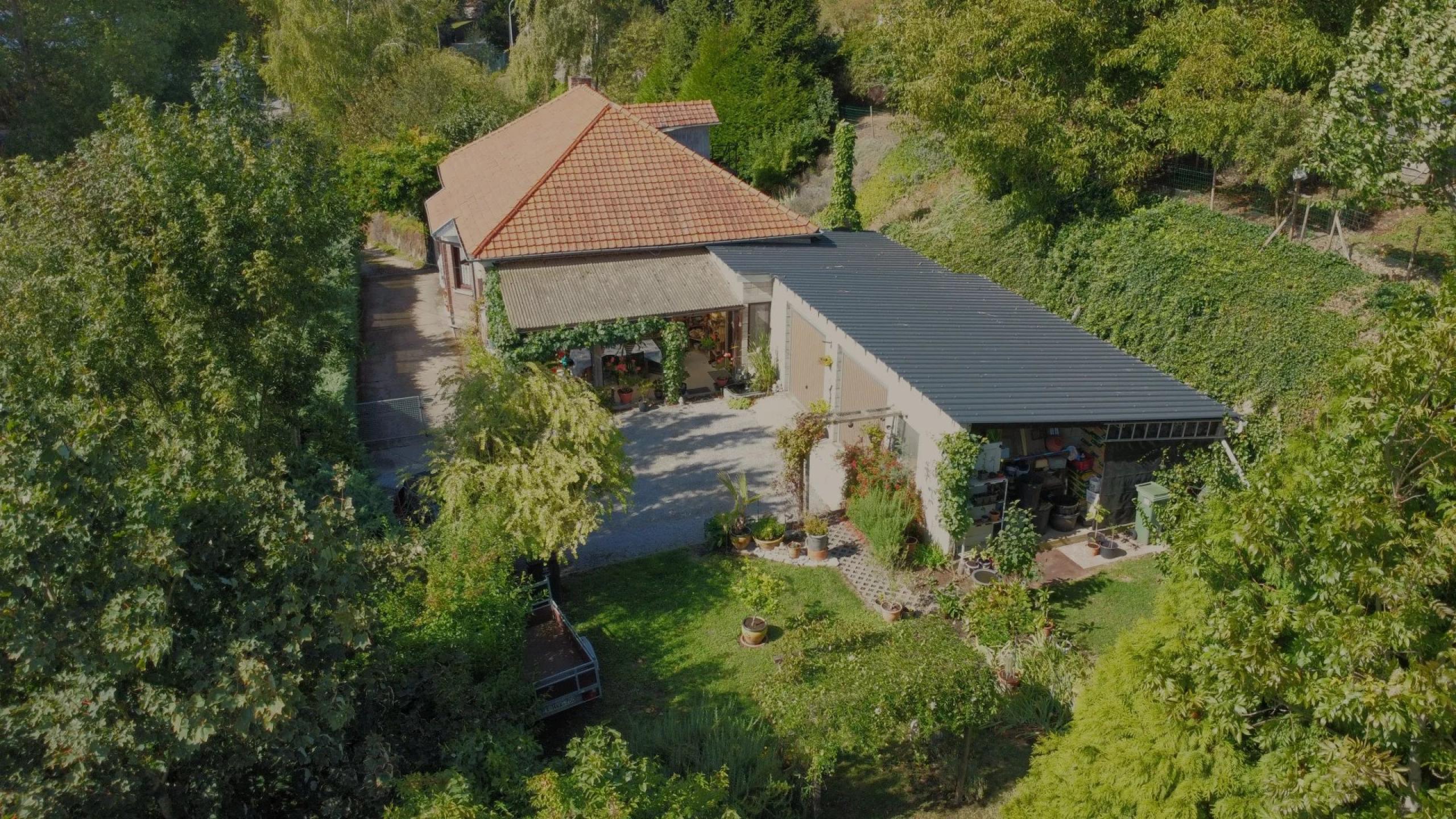 Option ! Bassenge: Bungalow 2 chambres, garages et jardin