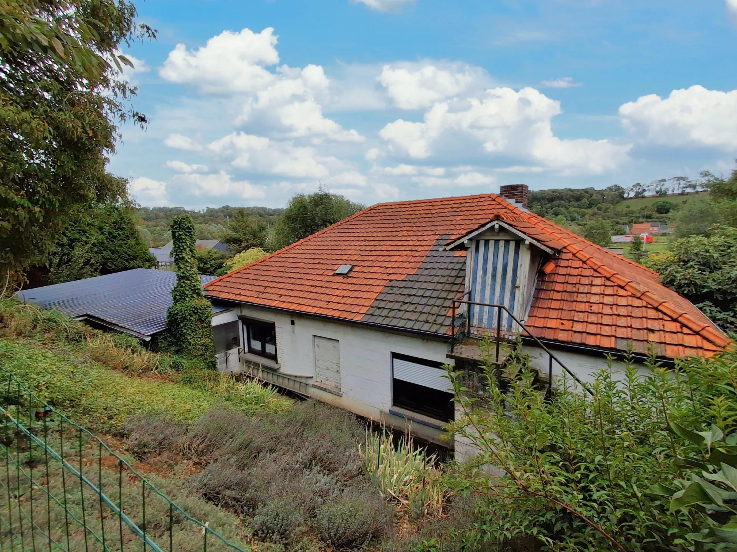 Option ! Bassenge: Bungalow 2 chambres, garages et jardin