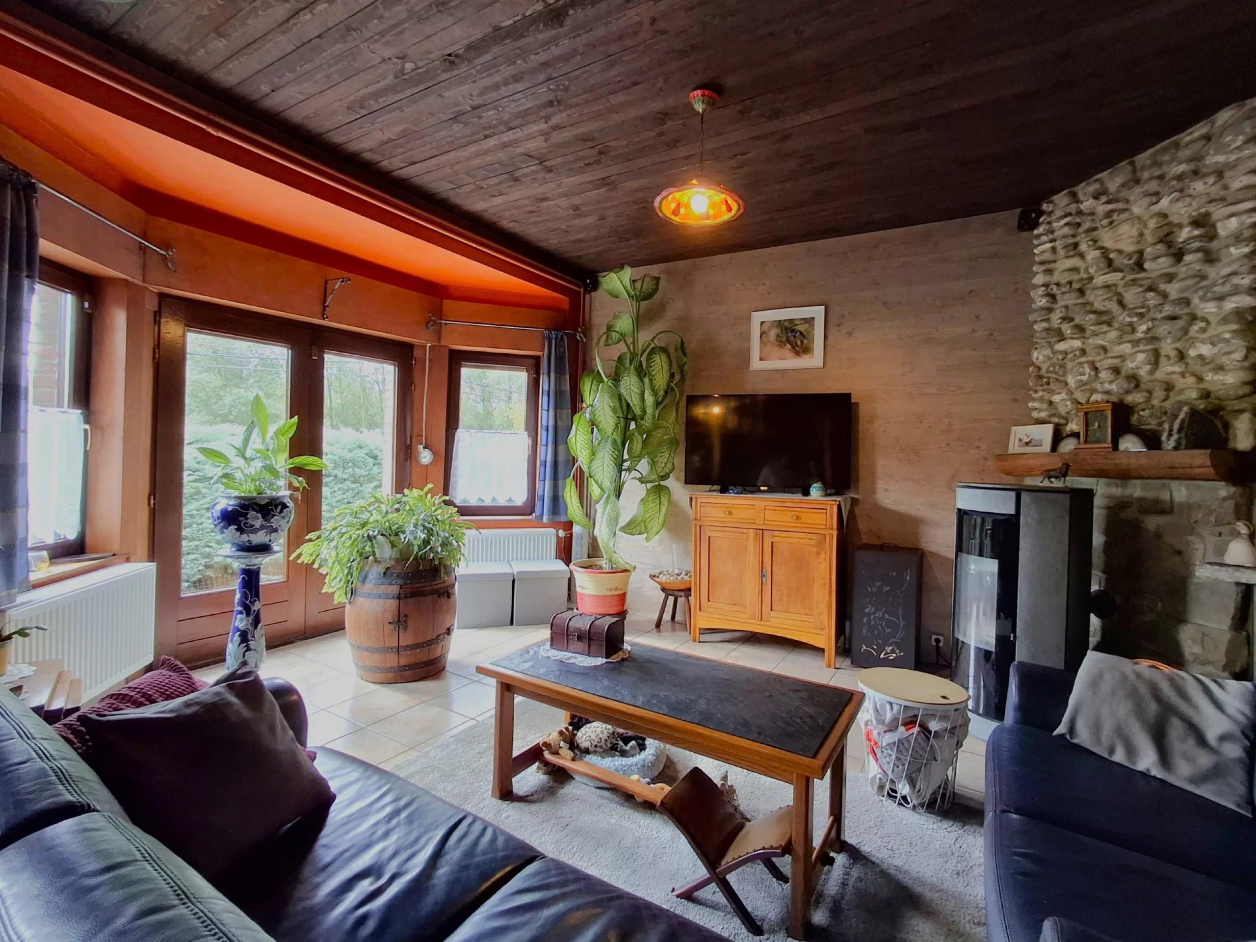 Option ! Bassenge: Bungalow 2 chambres, garages et jardin