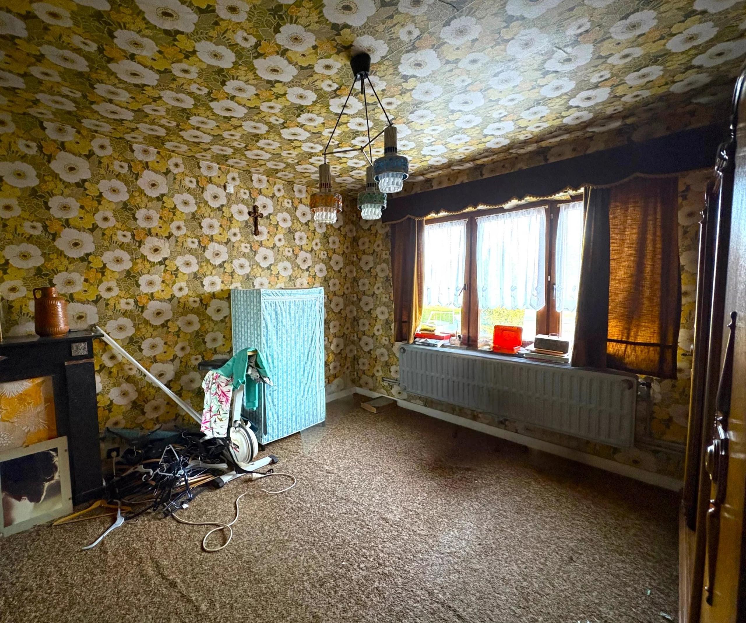 OPTION ! Maison 3 façades, 3 chambres, jardin et garage à rénover