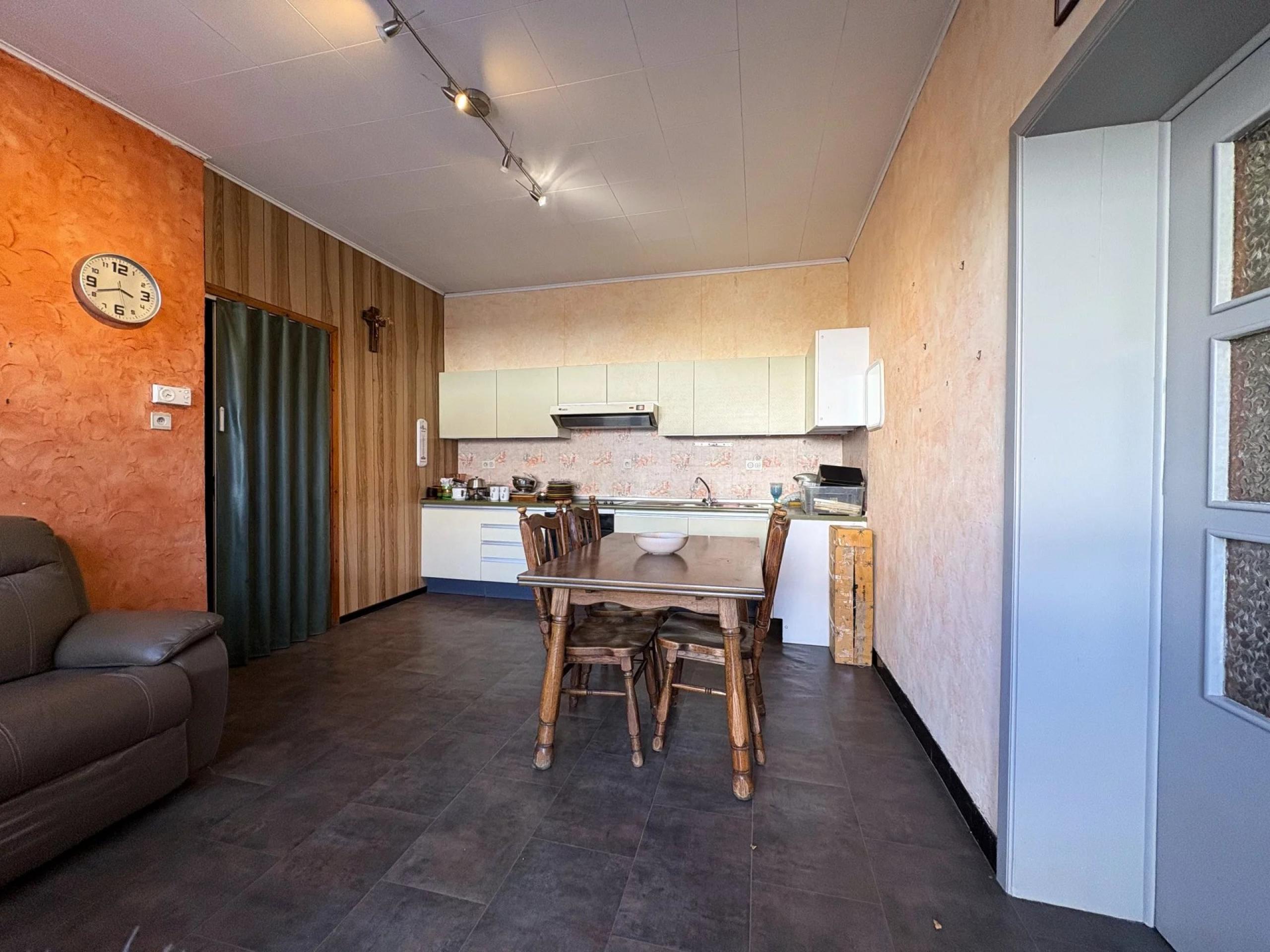 OPTION ! Maison 3 façades, 3 chambres, jardin et garage à rénover