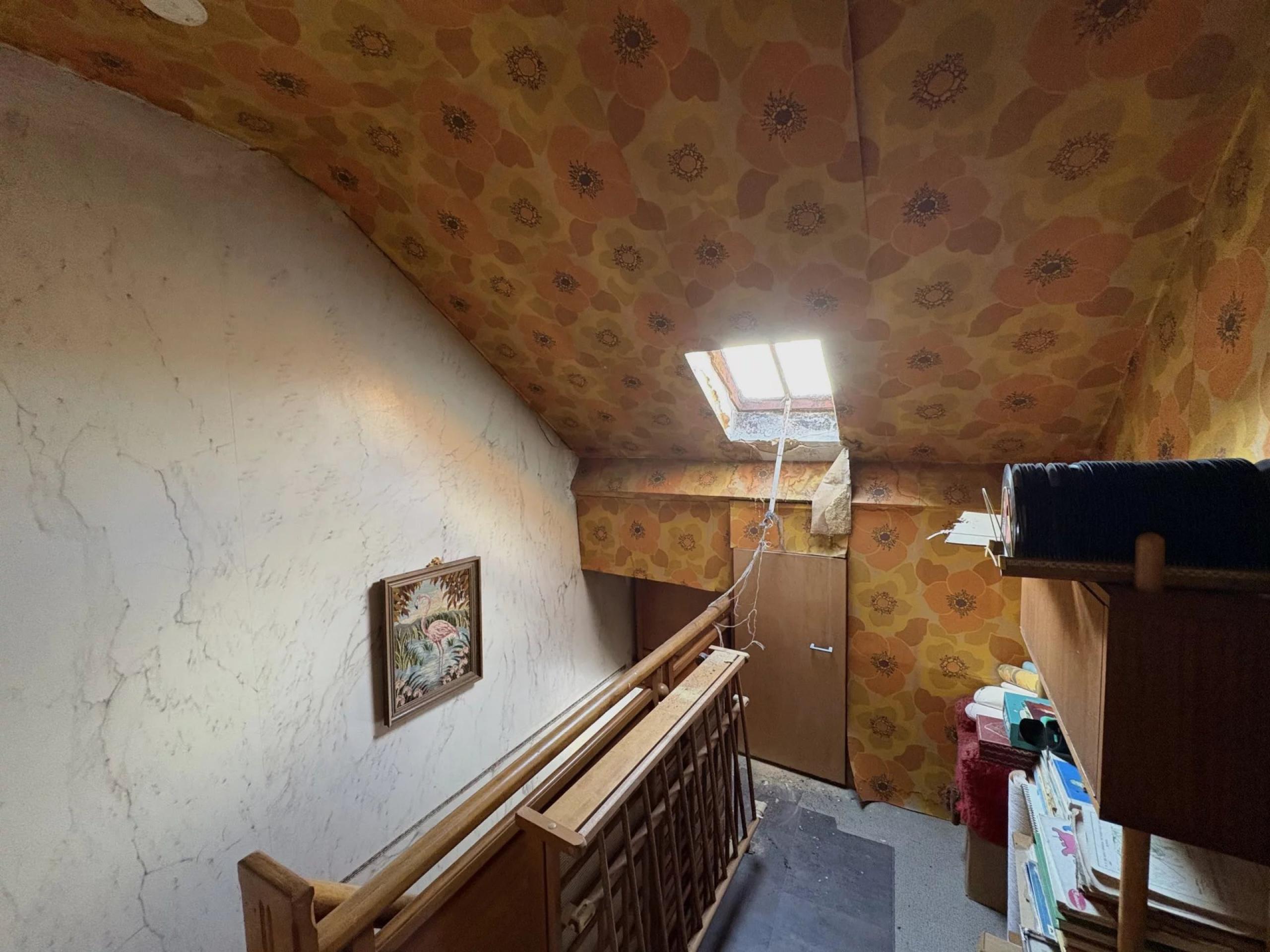 OPTION ! Maison 3 façades, 3 chambres, jardin et garage à rénover