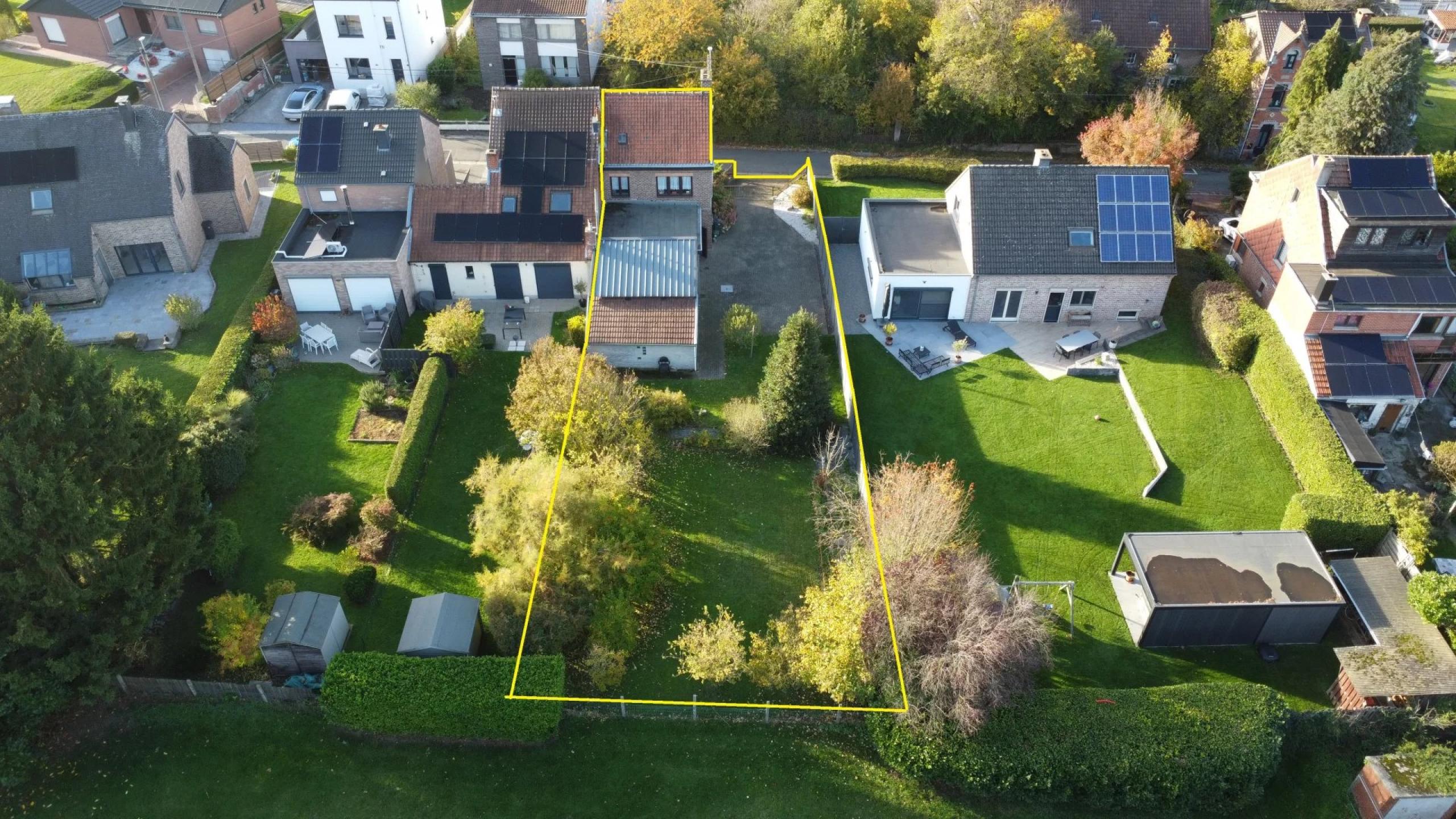 OPTION ! Maison 3 façades, 3 chambres, jardin et garage à rénover