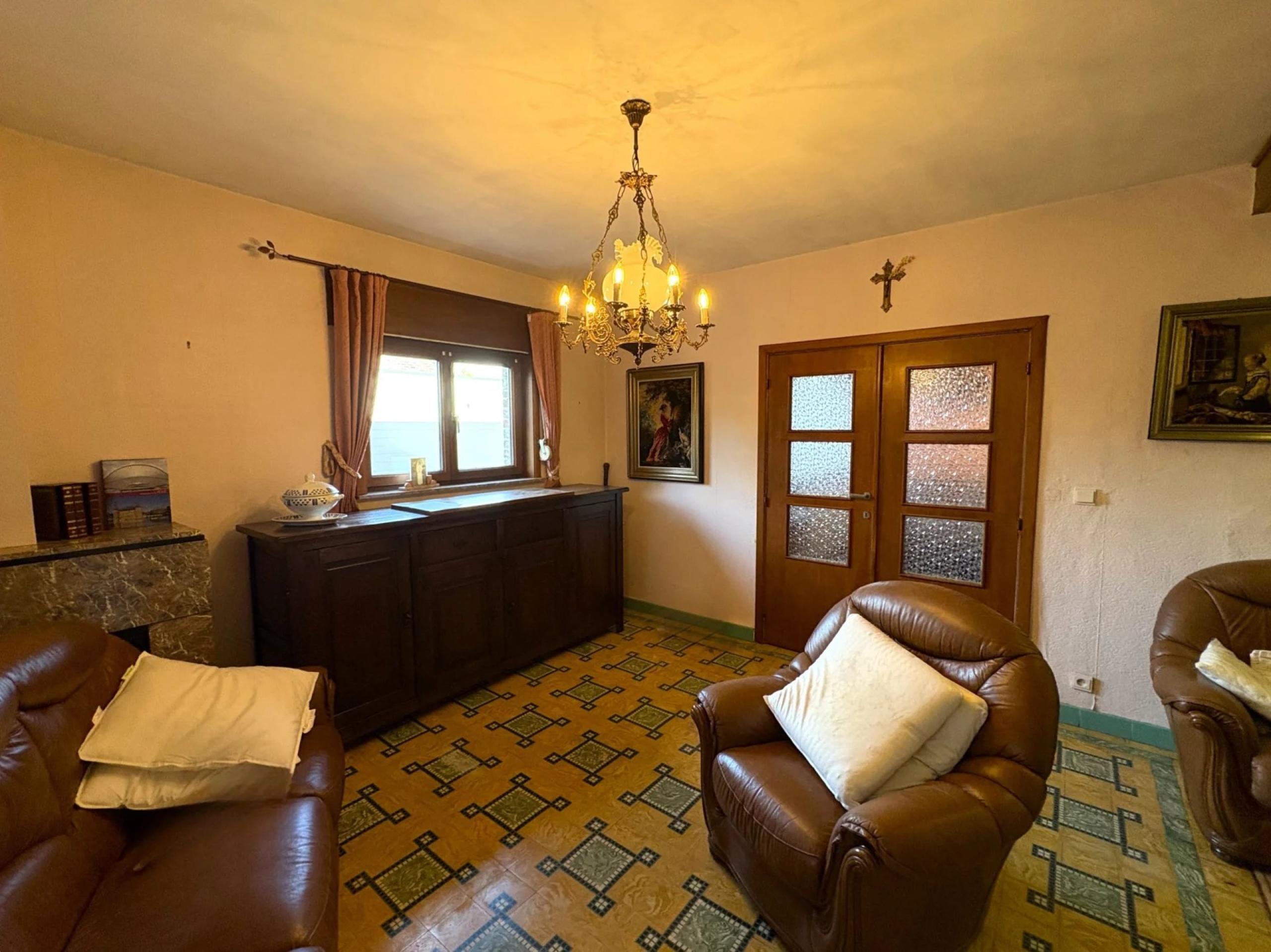 OPTION ! Maison 3 façades, 3 chambres, jardin et garage à rénover