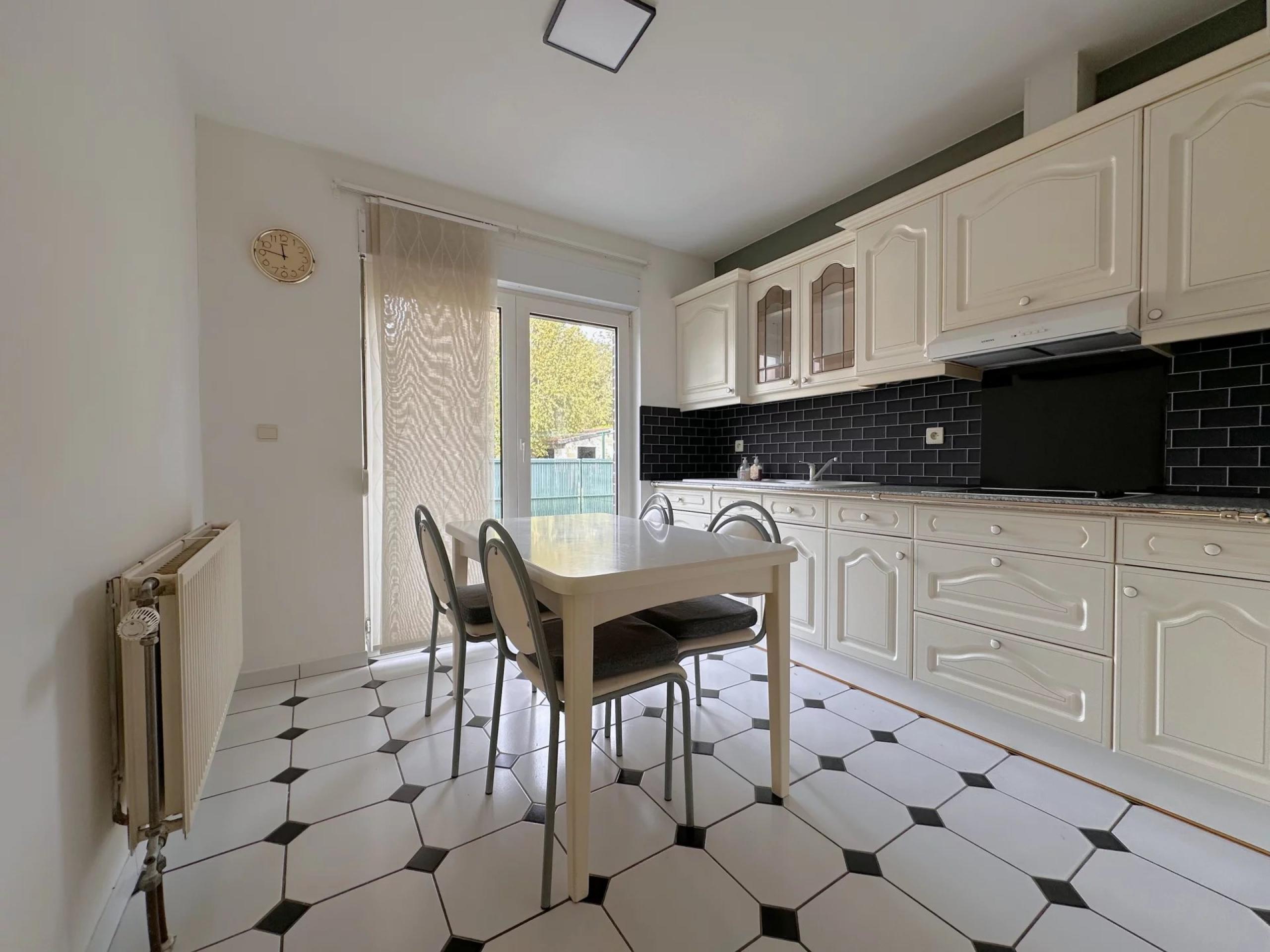 Agréable bungalow, 2 chambres, jardin et garage