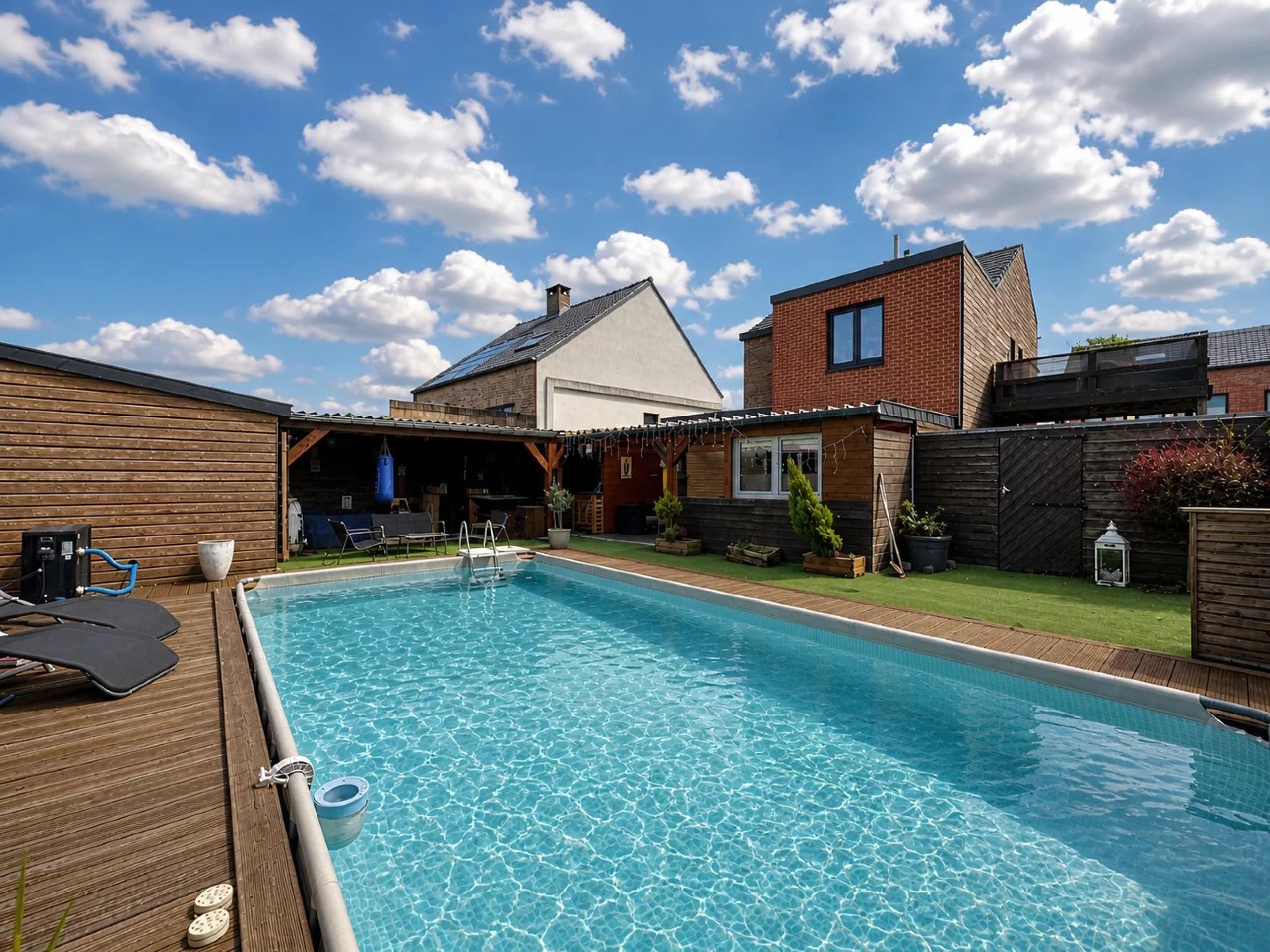 Maison 2/3chambres ,piscine, garage, appartement