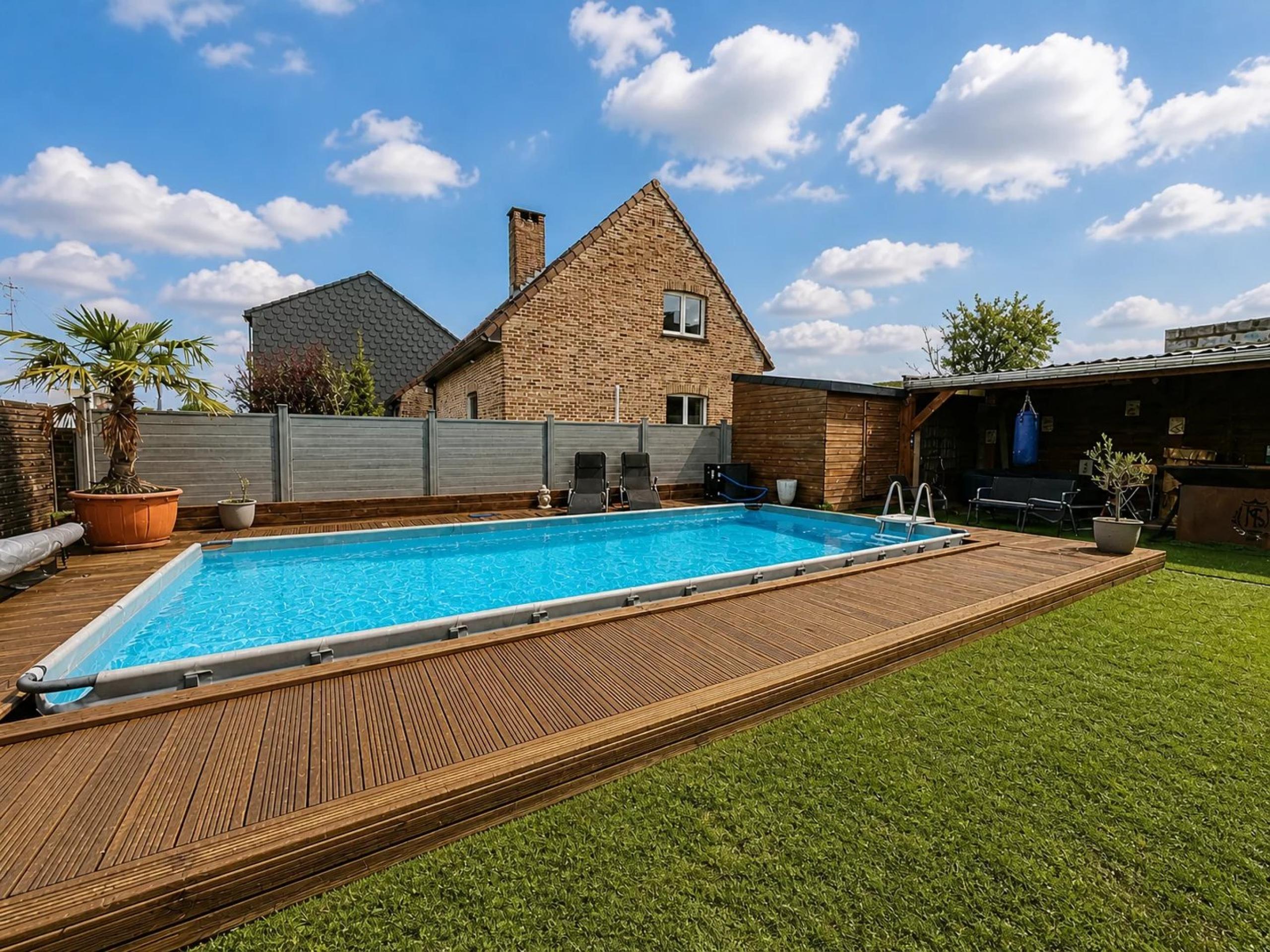 Maison 2/3chambres ,piscine, garage, appartement