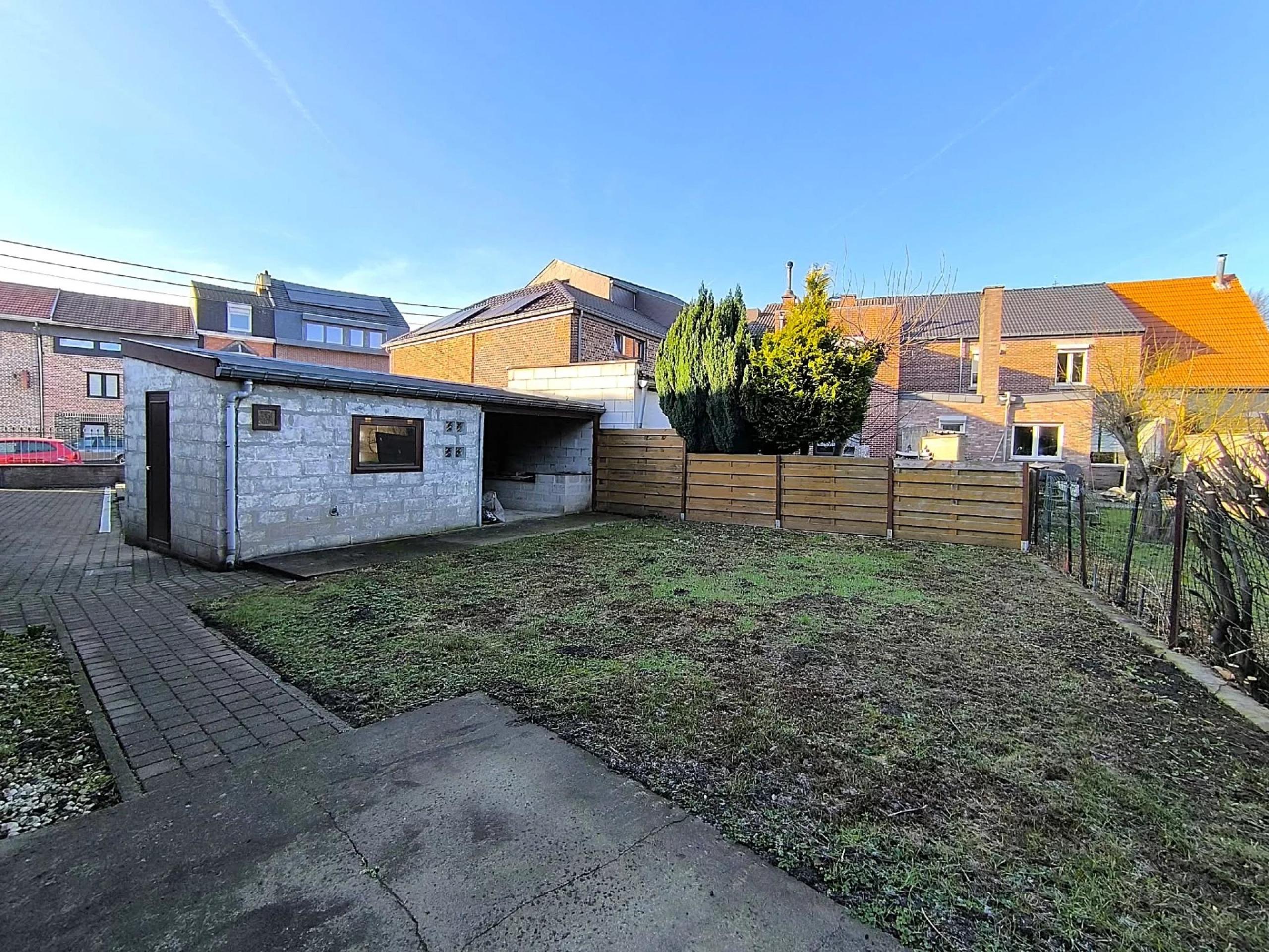 Maison à rafraîchir, 2 chambres, avec jardin.