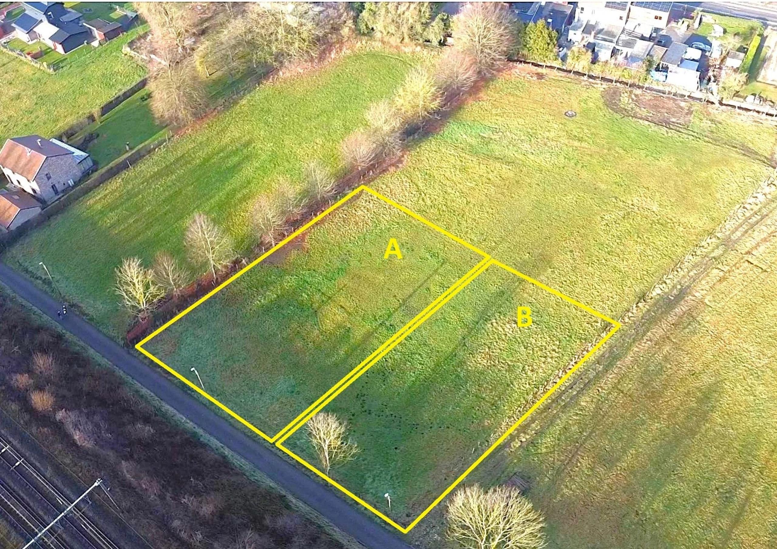 WONCK: 2 parcelles de terrain plates