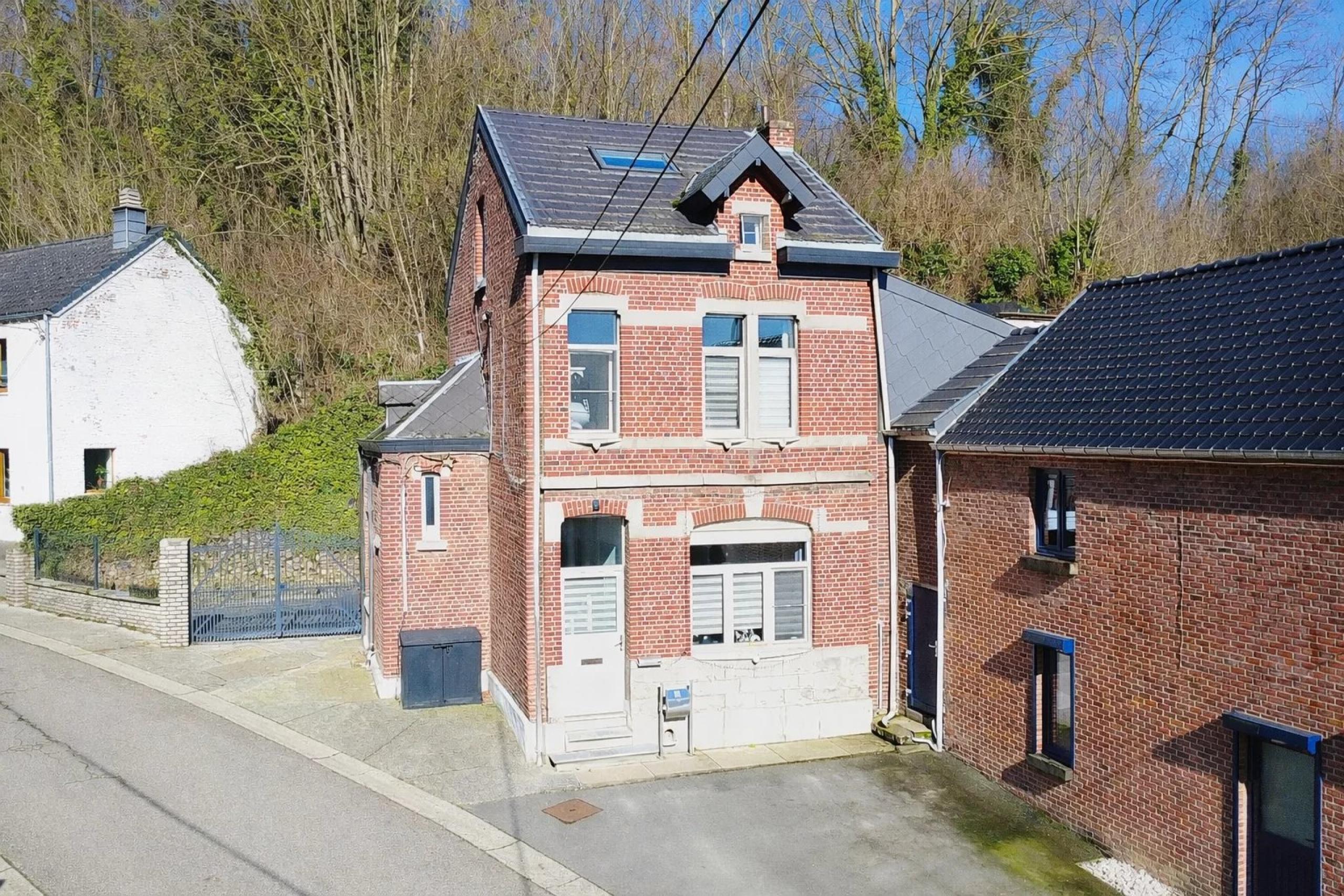 WONCK: Maison 4 chambres avec remise, cour et jardin