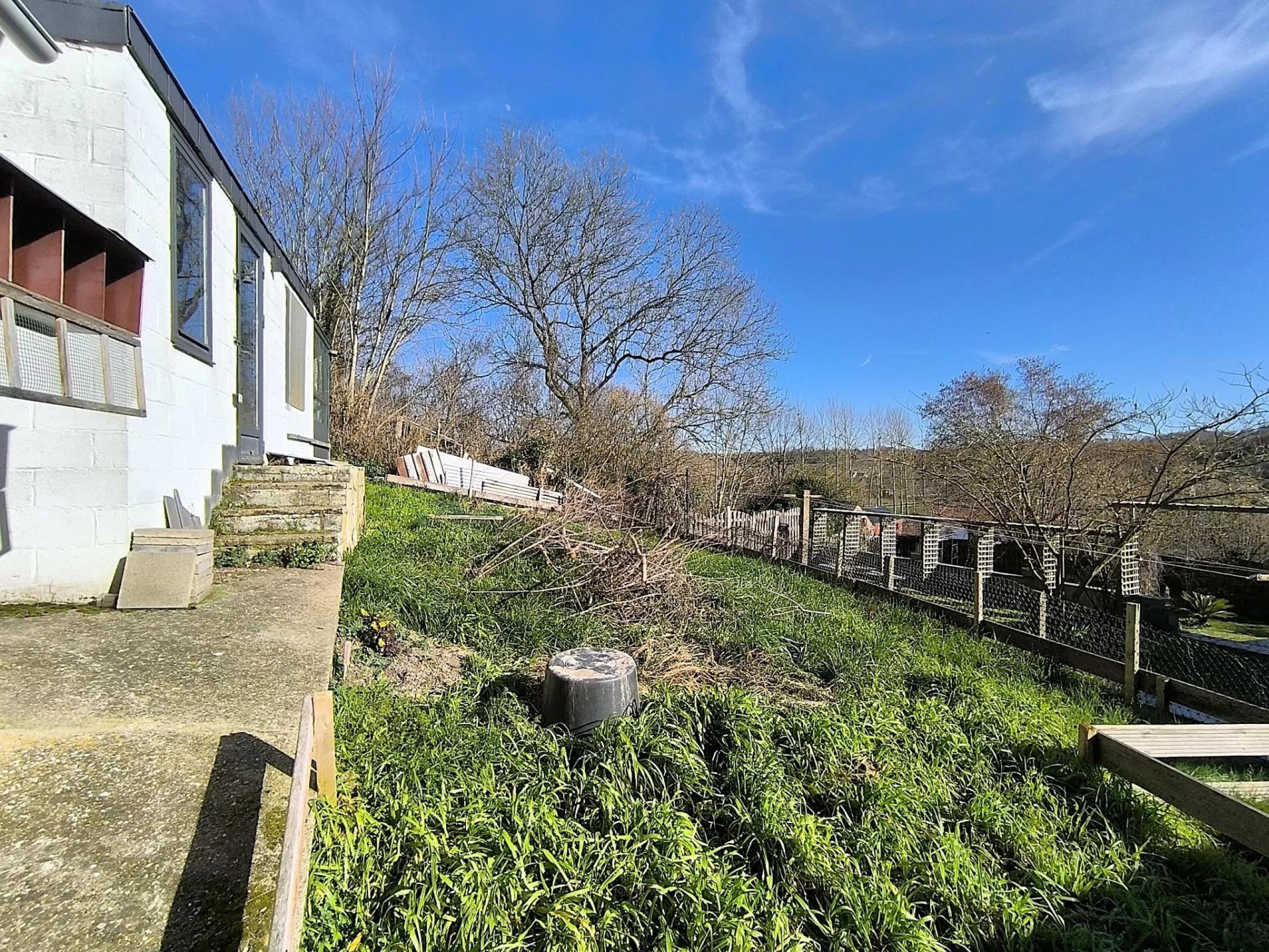 WONCK: Maison 4 chambres avec remise, cour et jardin