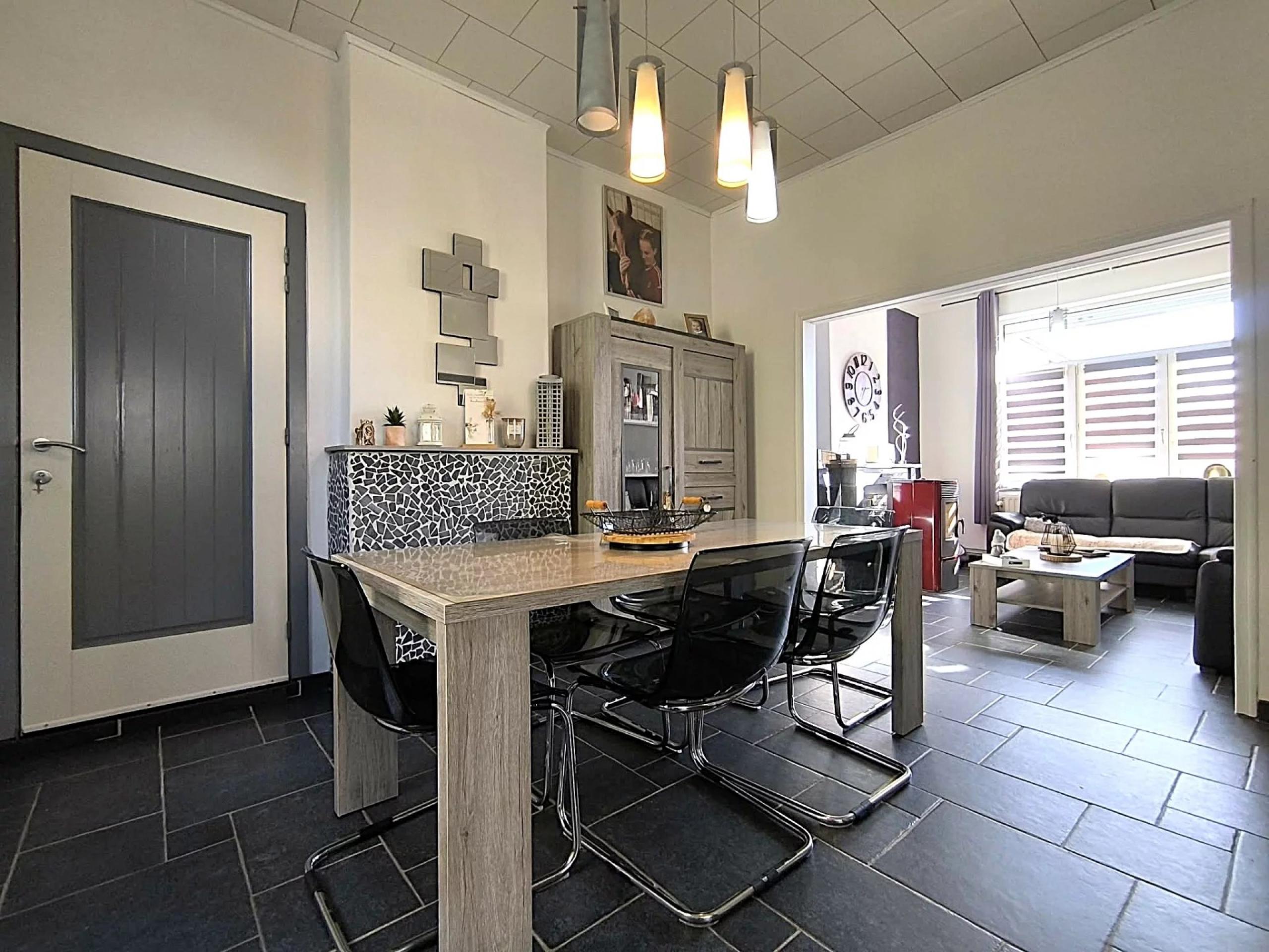 WONCK: Maison 4 chambres avec remise, cour et jardin