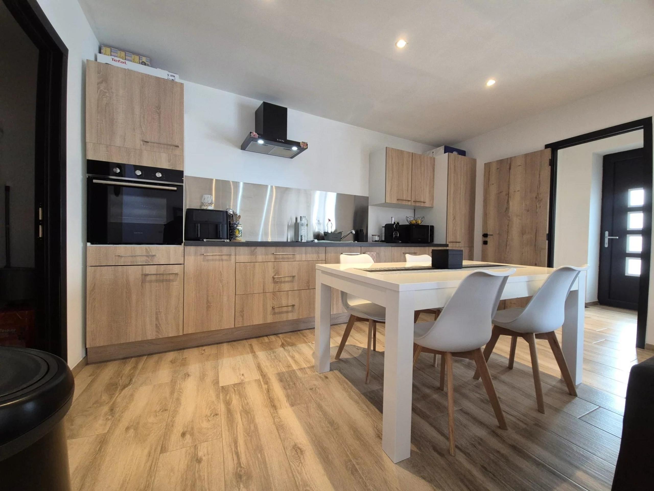 BOIRS - Maison 3 façades, 2 chambres, en très bon état
