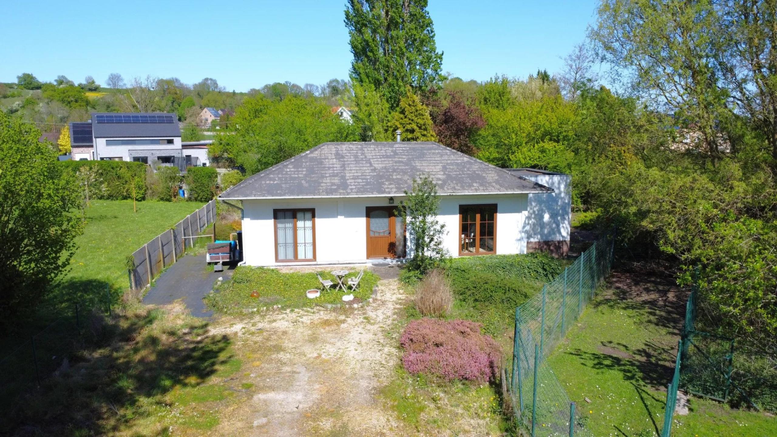 GLONS: Bungalow 2 chambres avec jardin