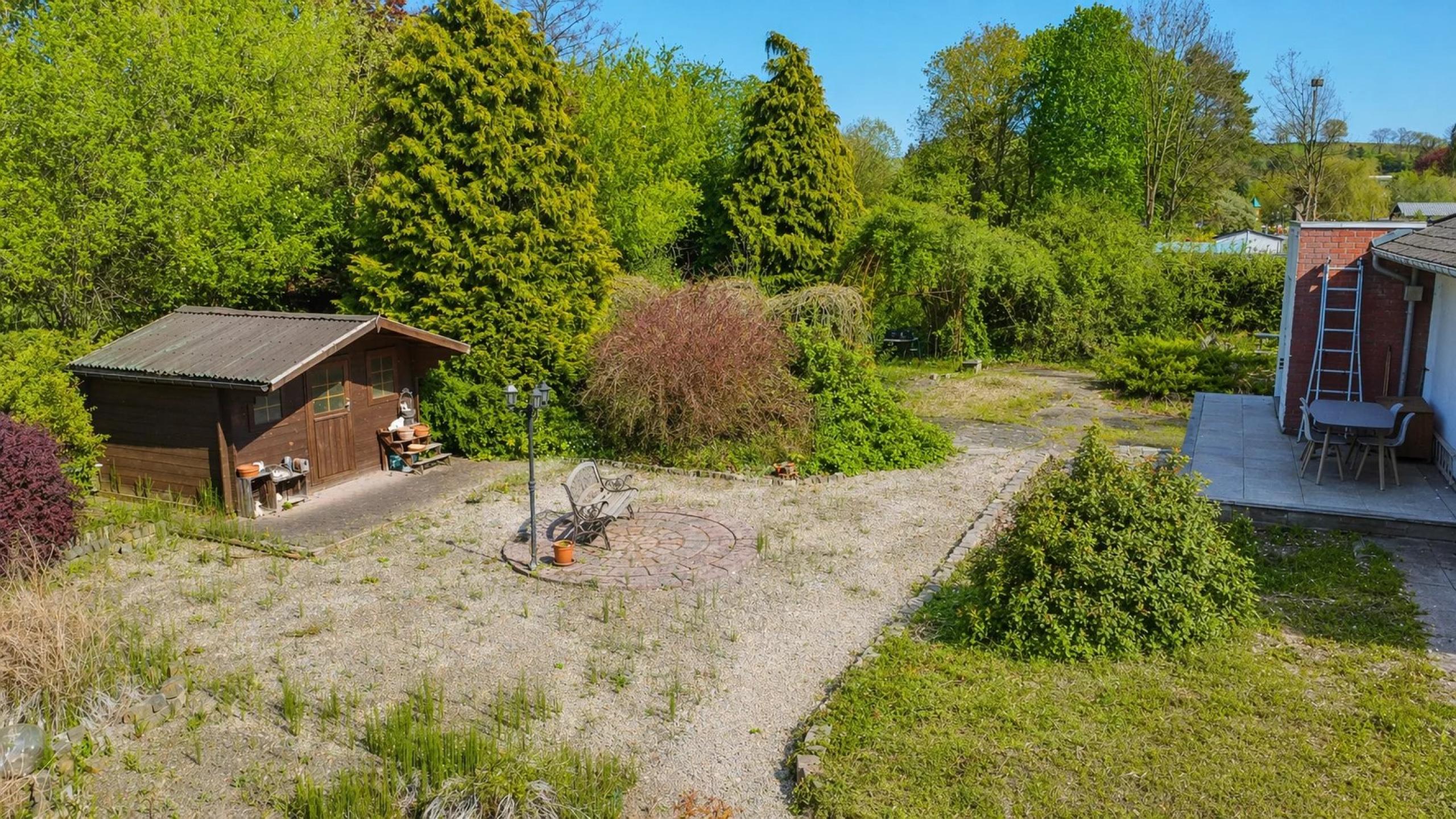 GLONS: Bungalow 2 chambres avec jardin