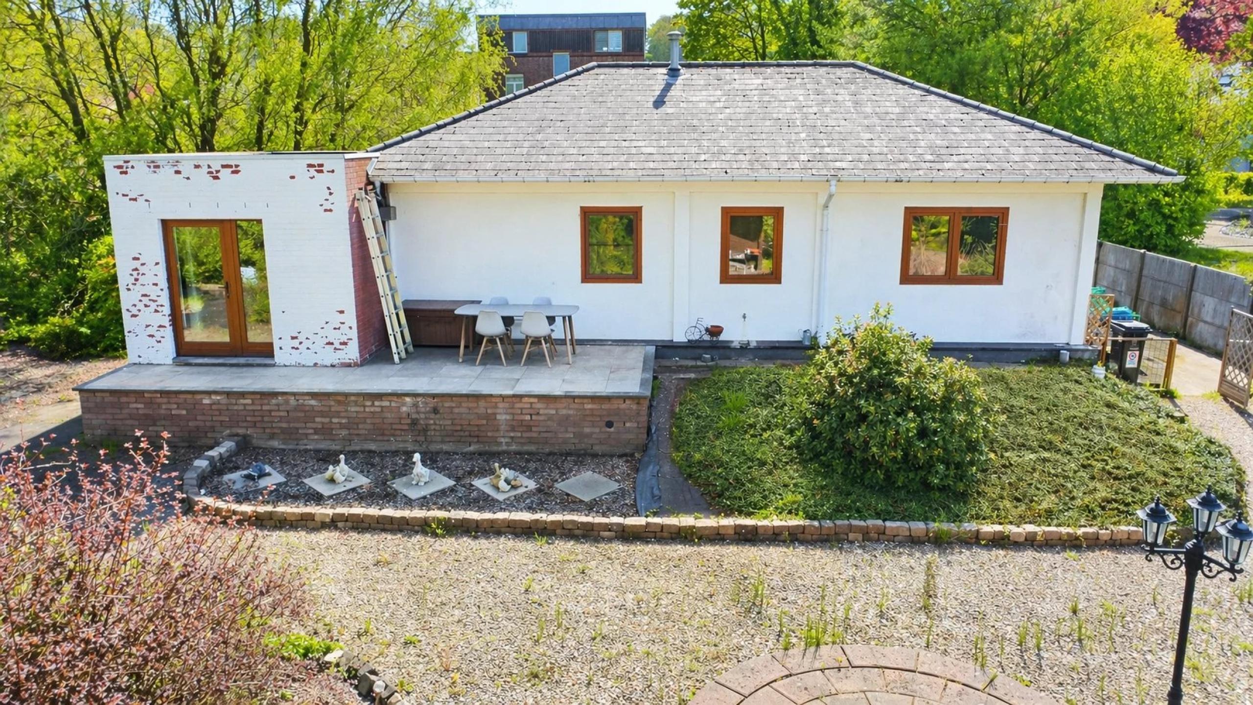 GLONS: Bungalow 2 chambres avec jardin