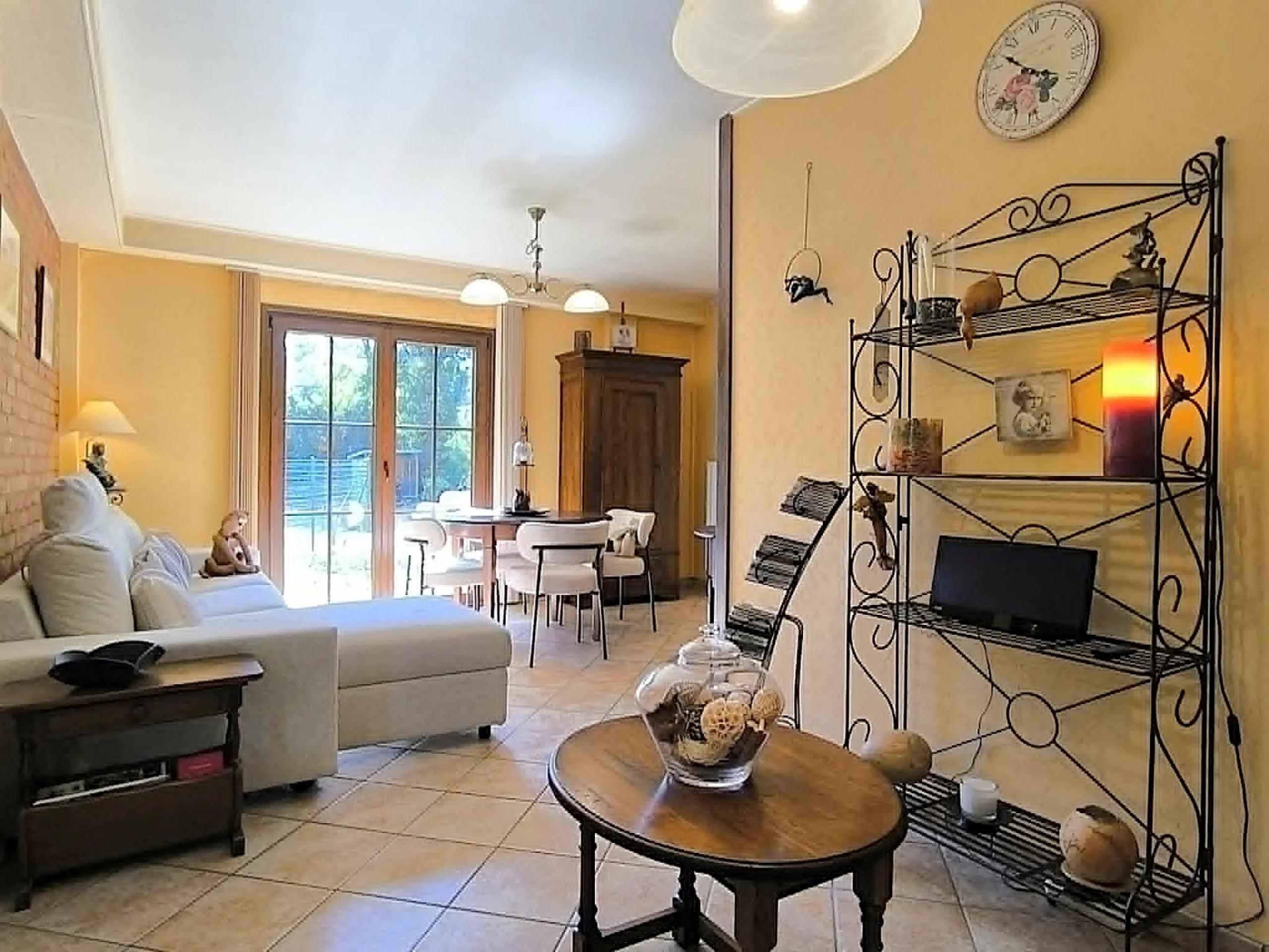 GLONS: Bungalow 2 chambres avec jardin