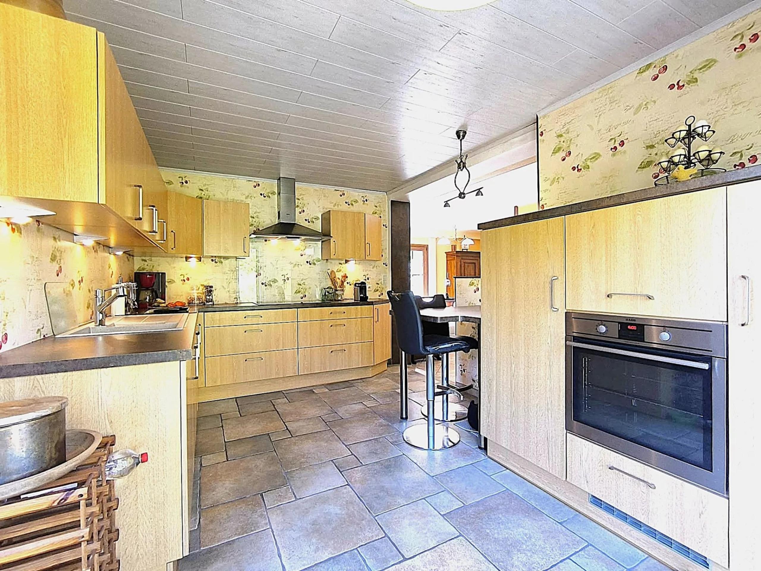 GLONS: Bungalow 2 chambres avec jardin