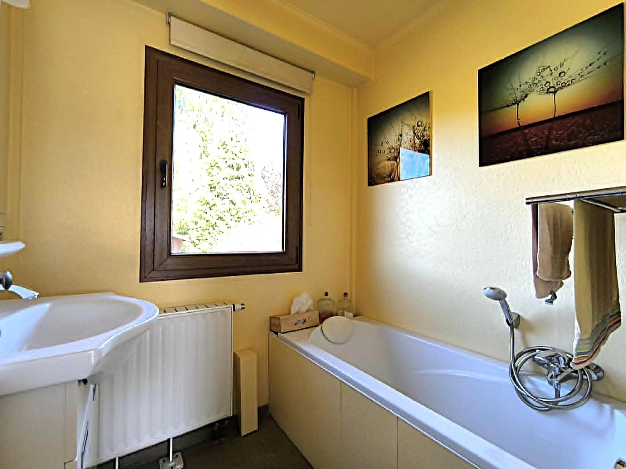 GLONS: Bungalow 2 chambres avec jardin