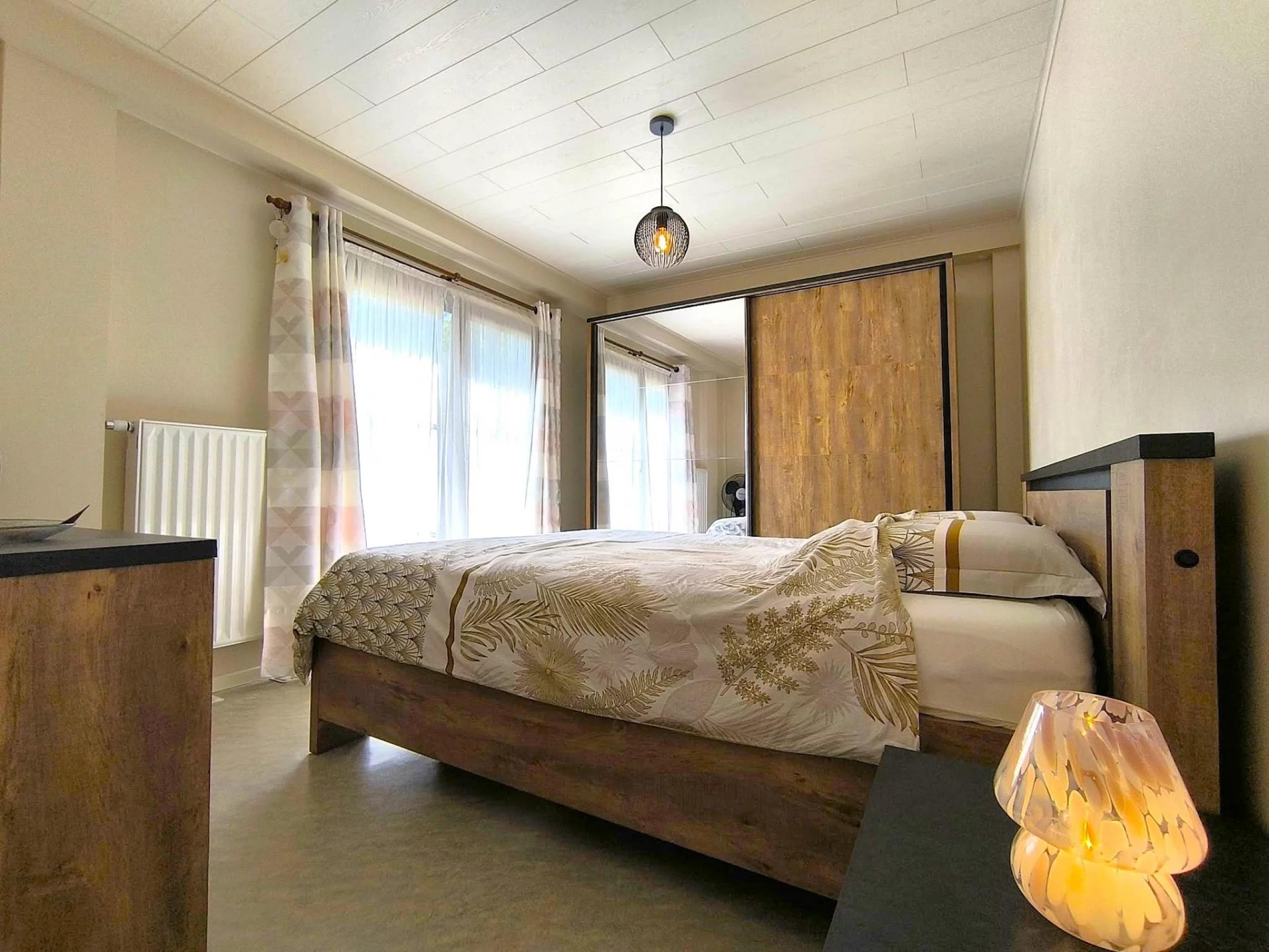GLONS: Bungalow 2 chambres avec jardin