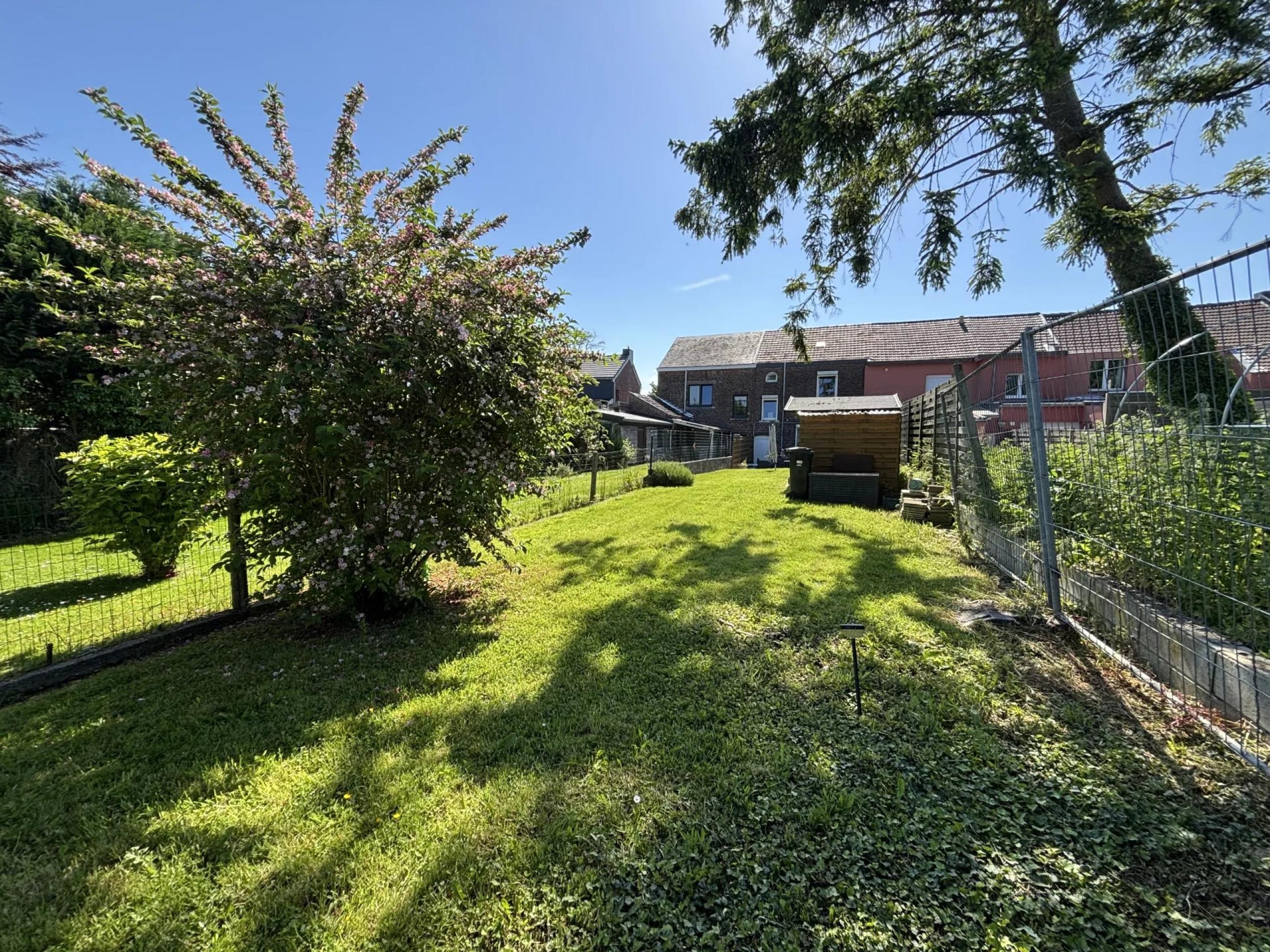 LOUÉ ! AGENDA DE VISITES COMPLET ! Agréable maison 2 façades, 2 chambres, bureau et jardin