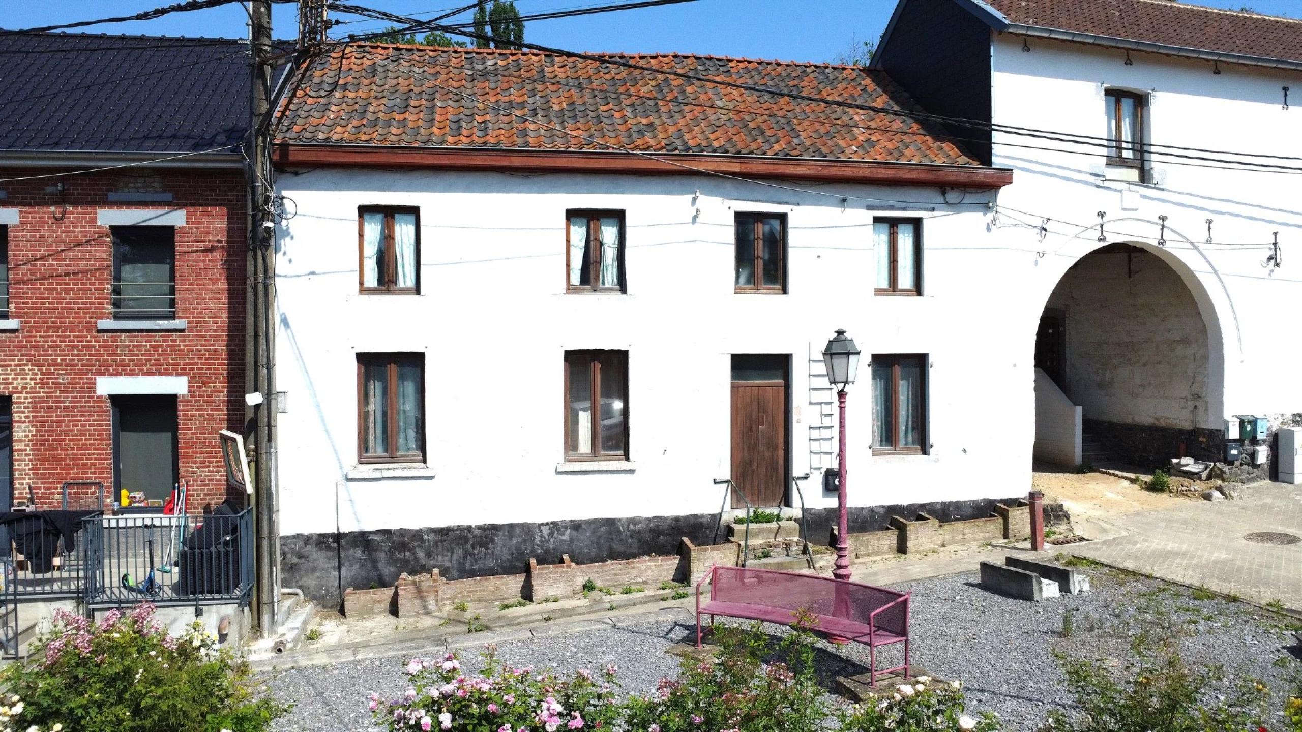 Maison de village à rénover 2 chambres possibilité 3.