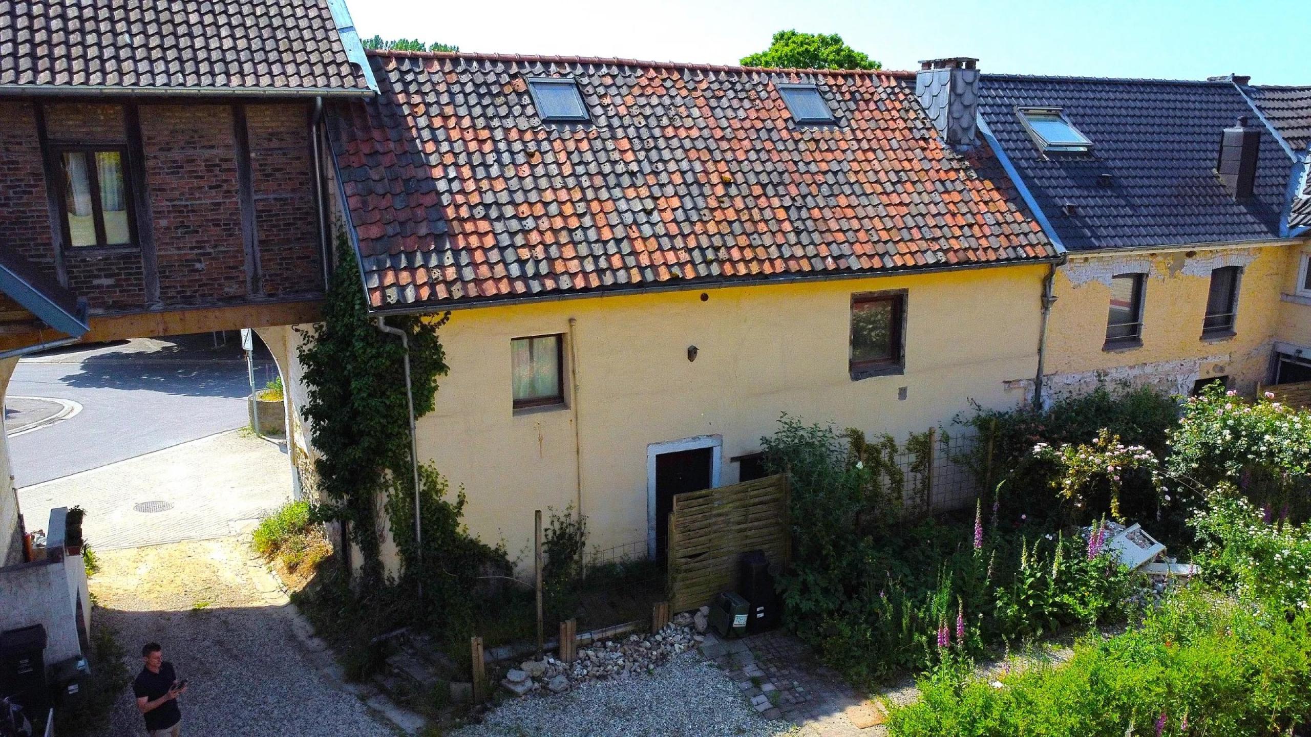 Maison de village à rénover 2 chambres possibilité 3.