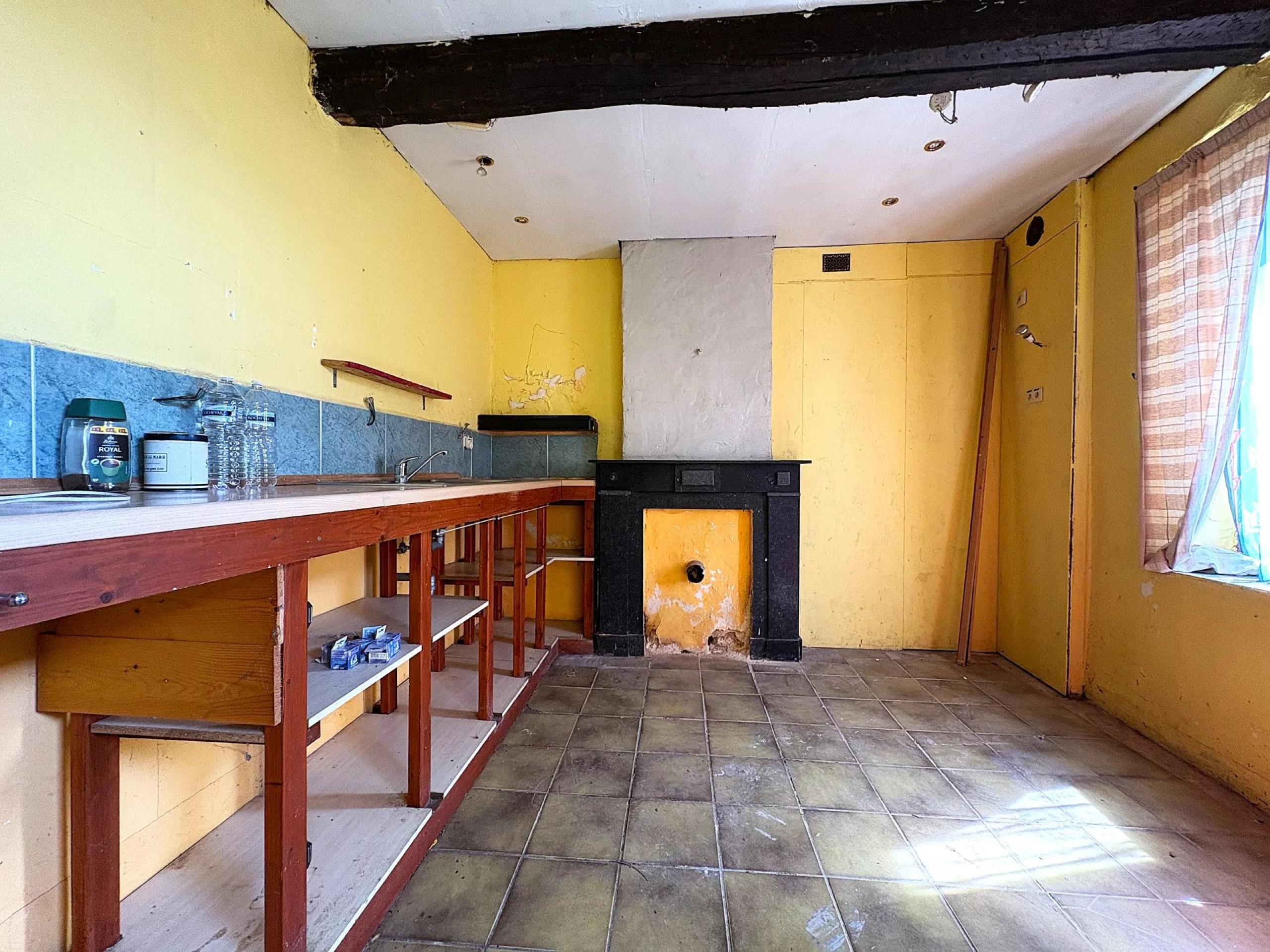 Maison de village à rénover 2 chambres possibilité 3.