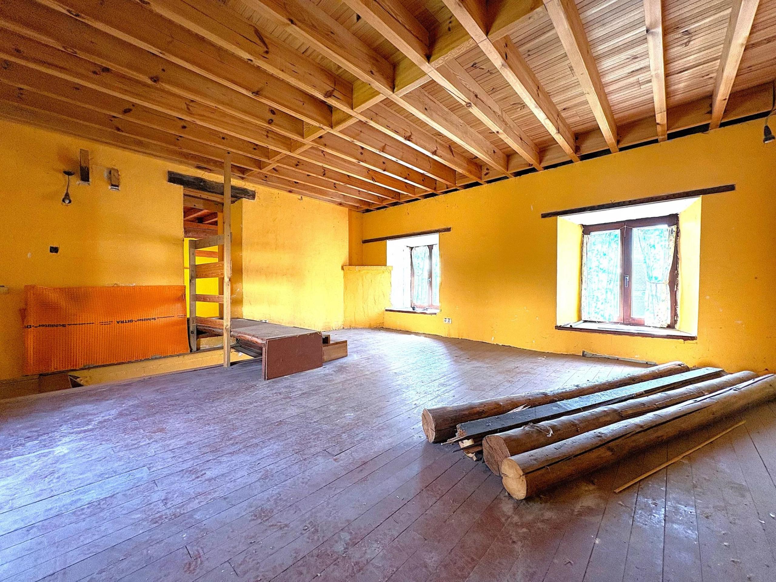 Maison de village à rénover 2 chambres possibilité 3.