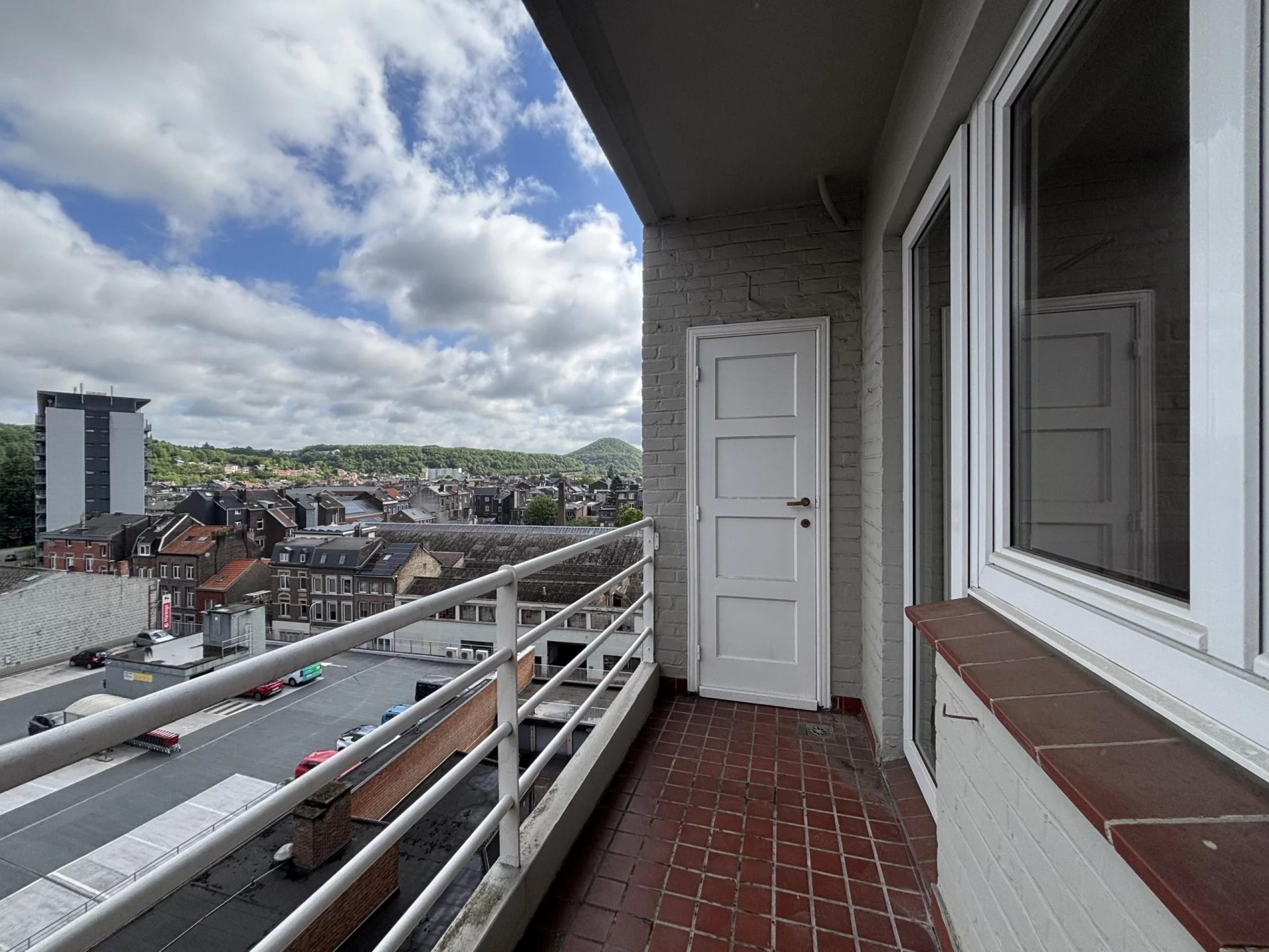 Magnifique appartement dans le quartier Saint-Léonard. en bord de Meuse. 3 chambres. 2 balcons et cave