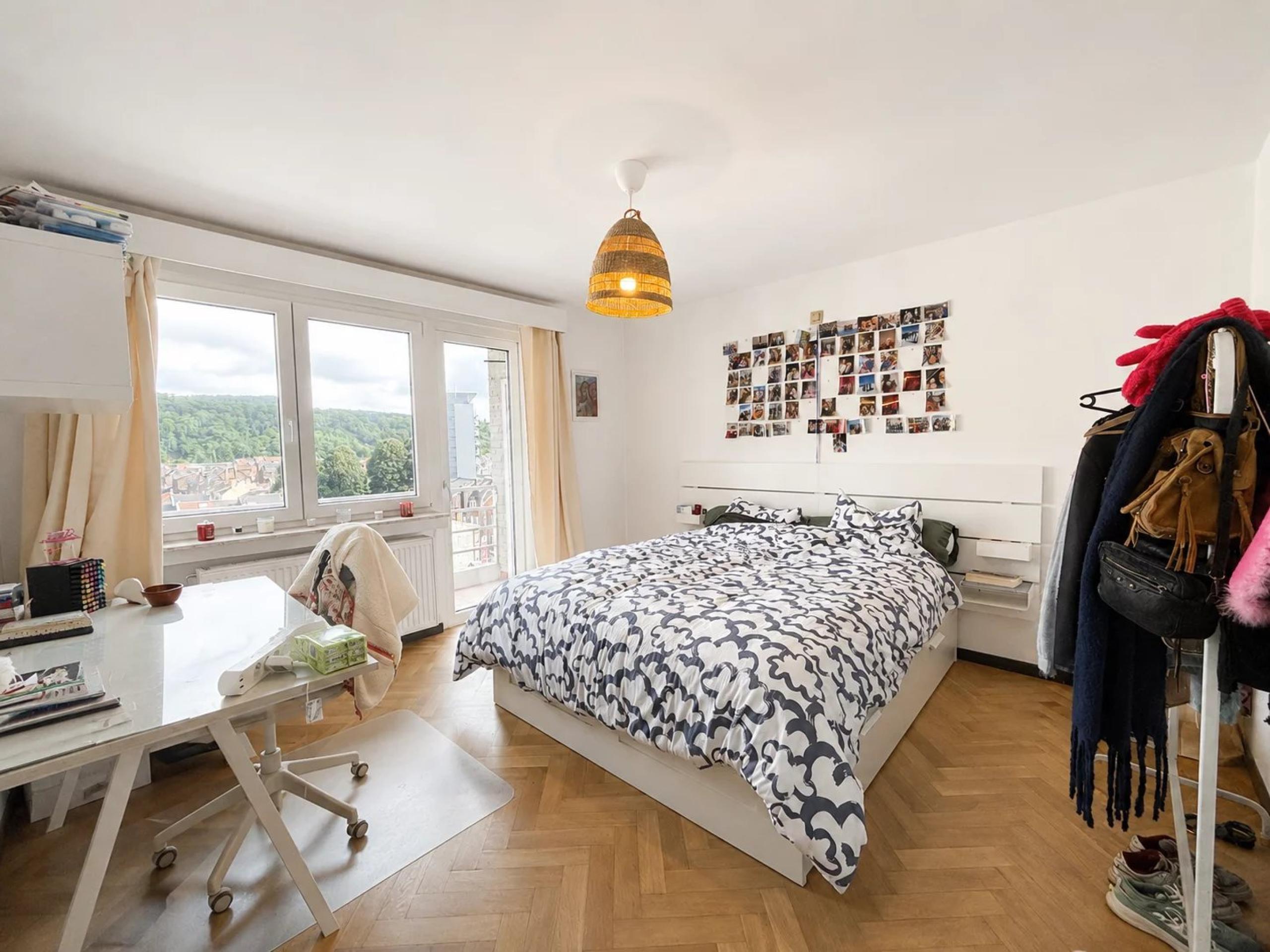Magnifique appartement dans le quartier Saint-Léonard. en bord de Meuse. 3 chambres. 2 balcons et cave