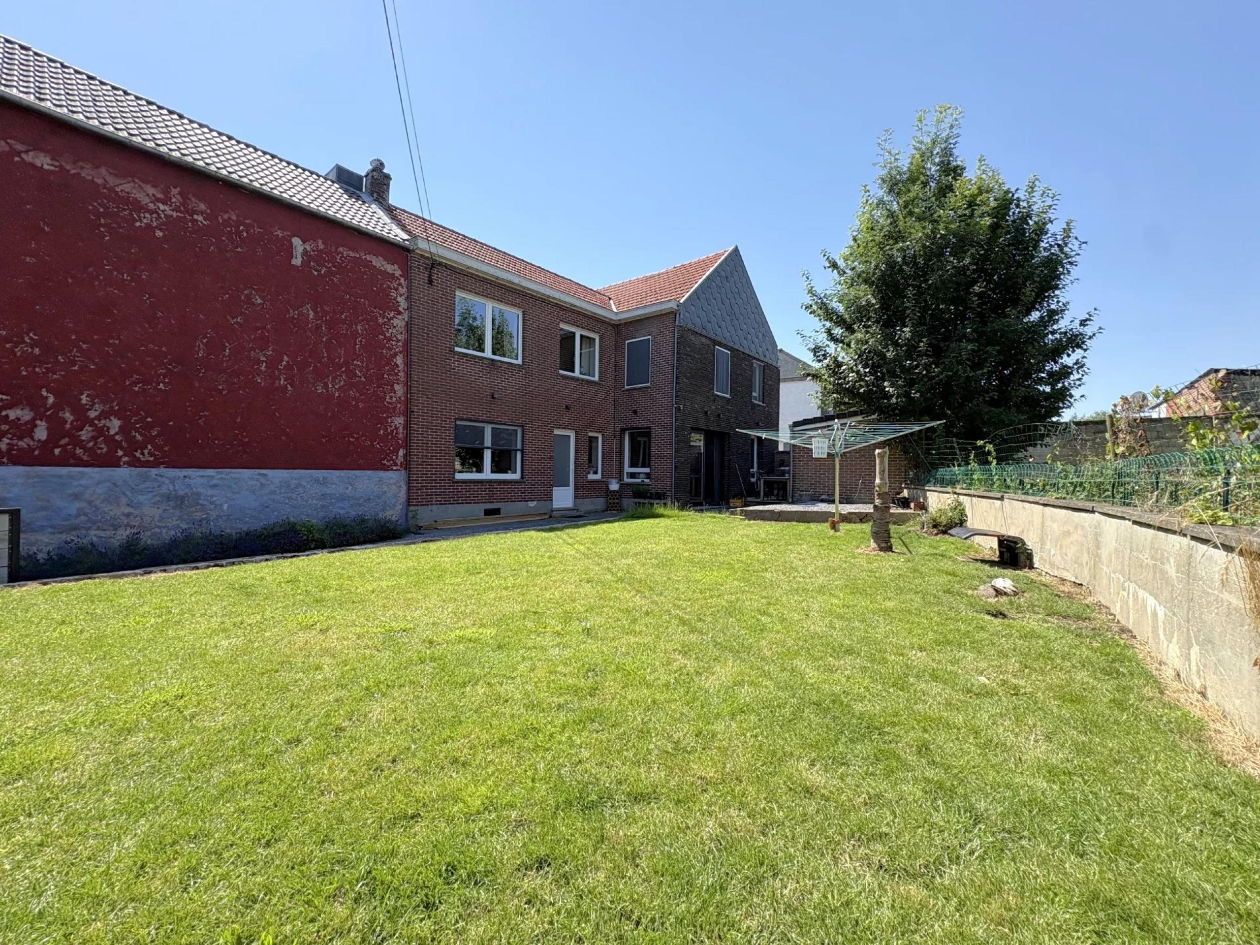 Agréable maison entièrement rénovée 2 chambres et jardin