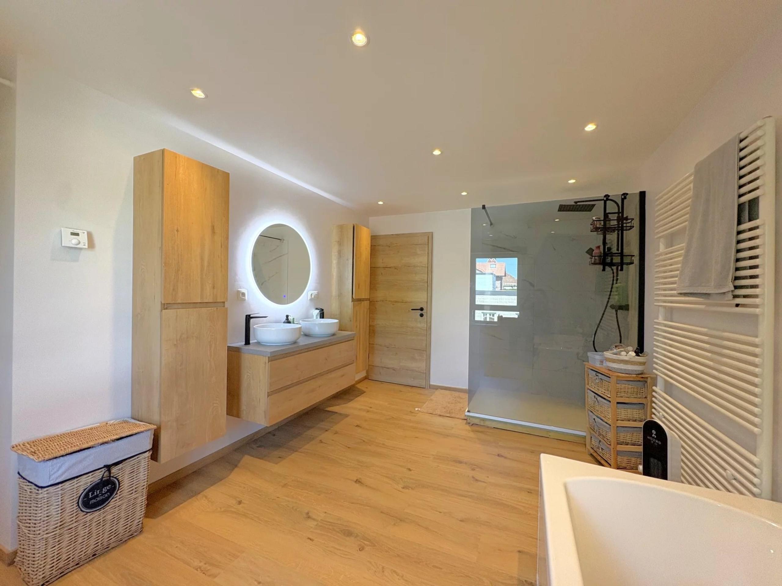 Agréable maison entièrement rénovée 2 chambres et jardin