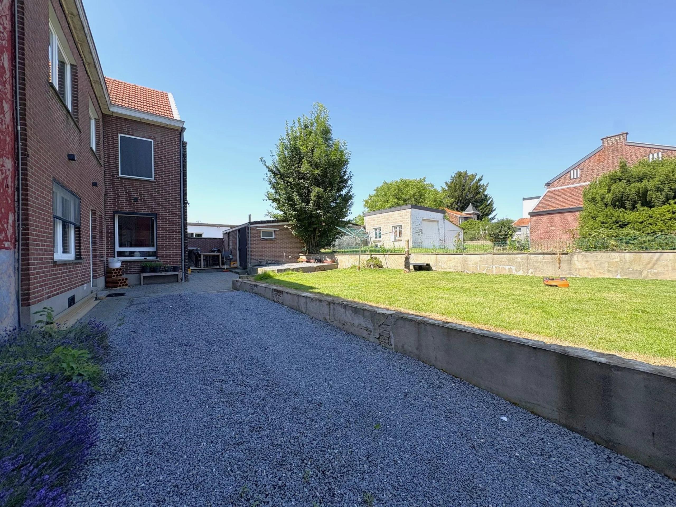 Agréable maison entièrement rénovée 2 chambres et jardin