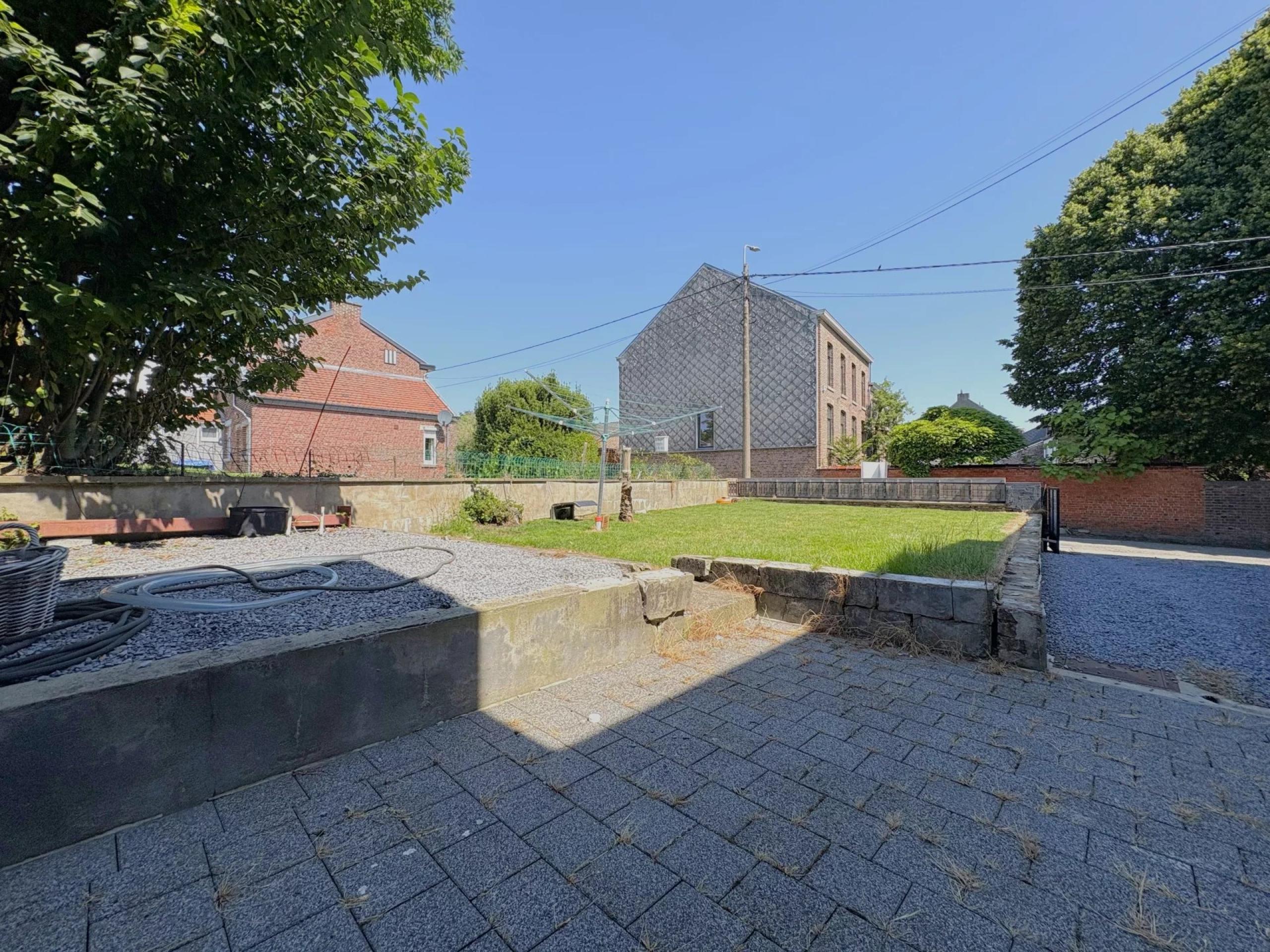 Agréable maison entièrement rénovée 2 chambres et jardin