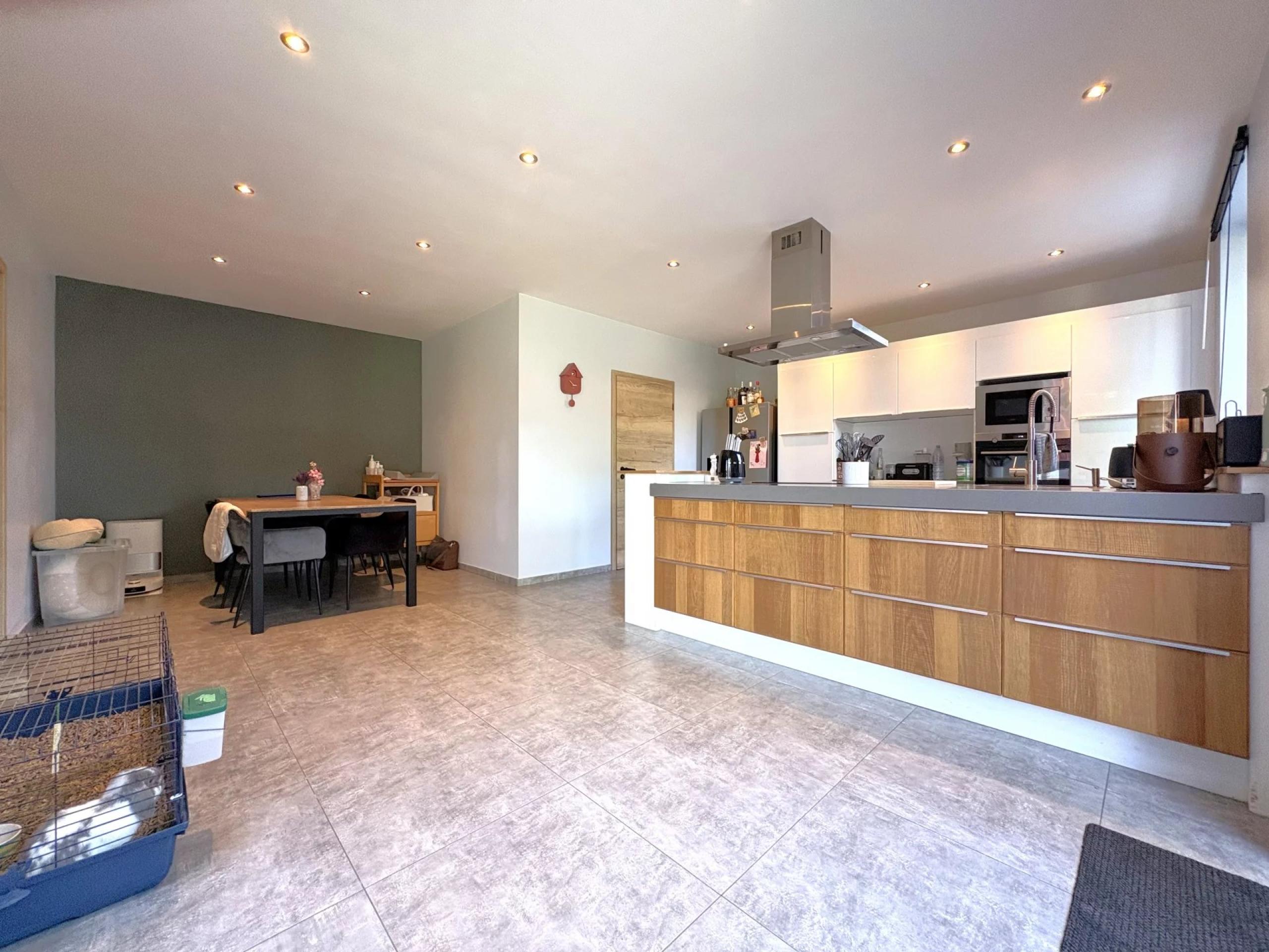 Agréable maison entièrement rénovée 2 chambres et jardin