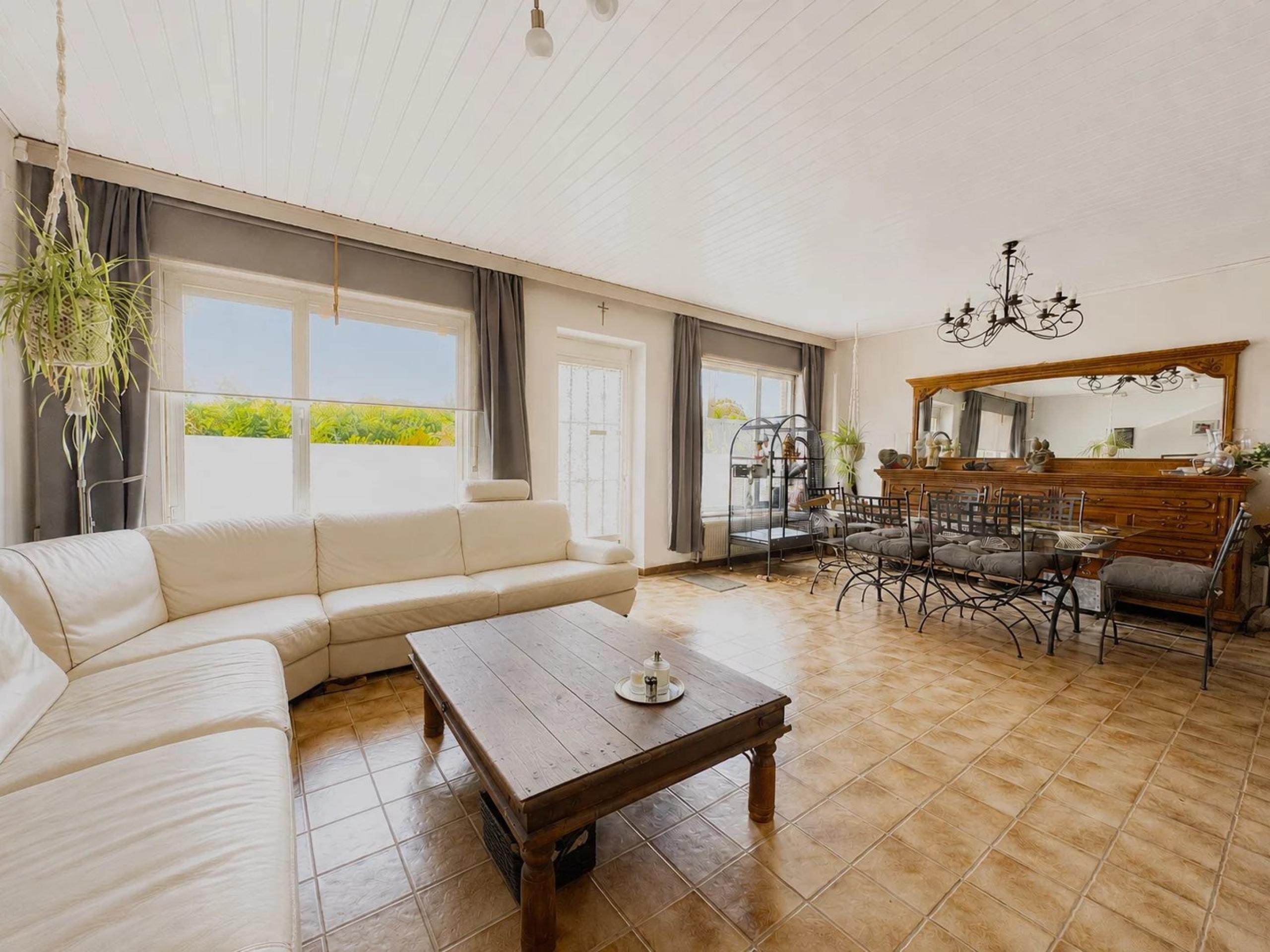 Ensemble immobilier composé d'une maison et d'un appartement