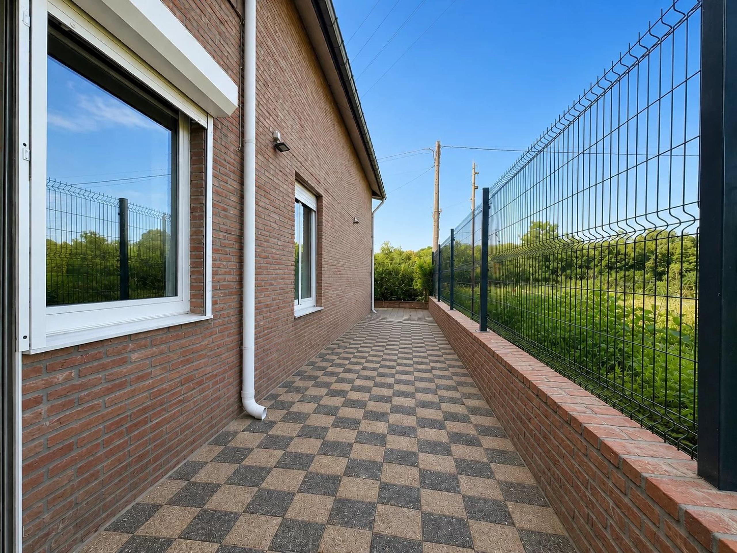 Ensemble immobilier composé d'une maison et d'un appartement