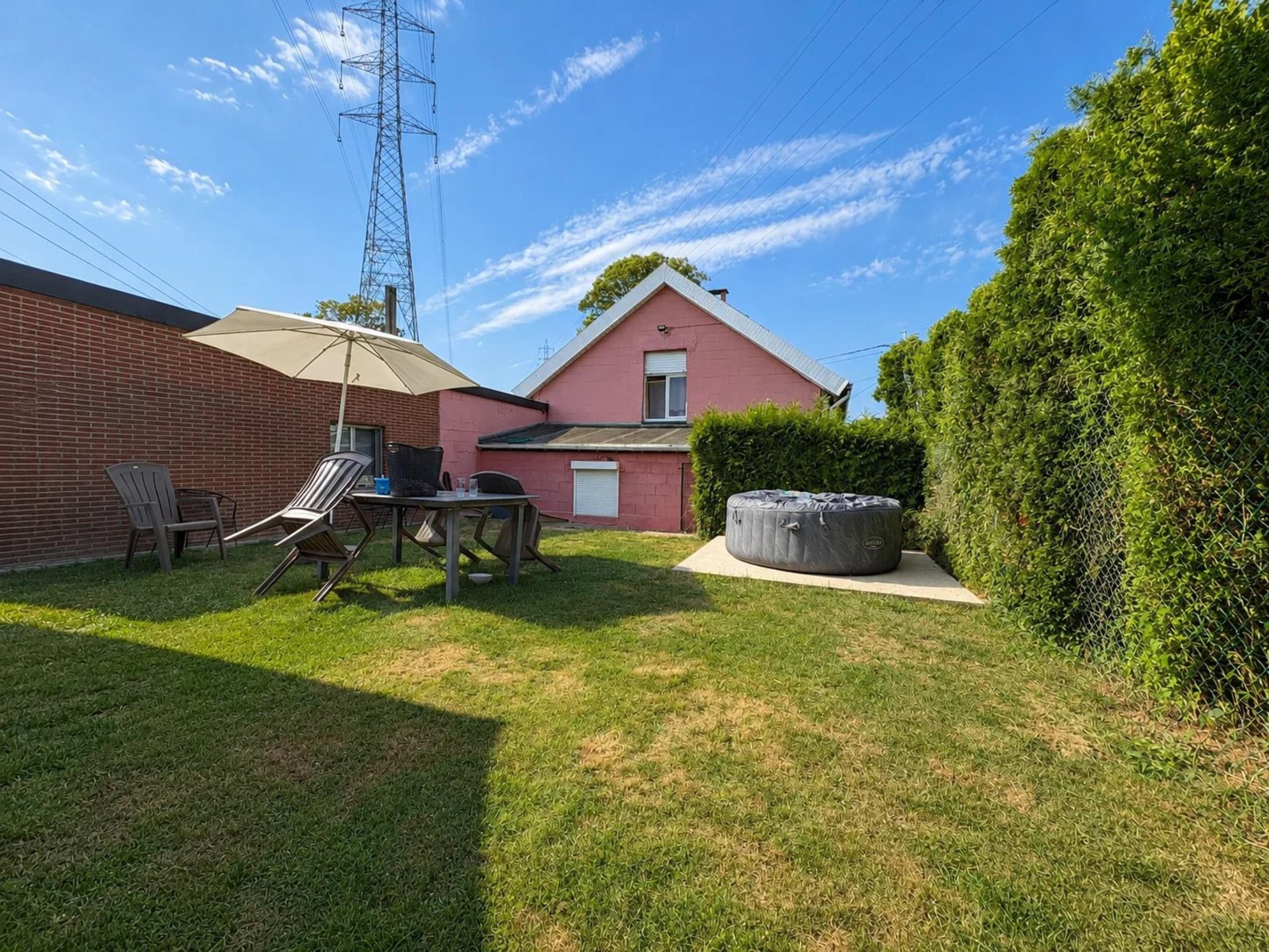 Ensemble immobilier composé d'une maison et d'un appartement