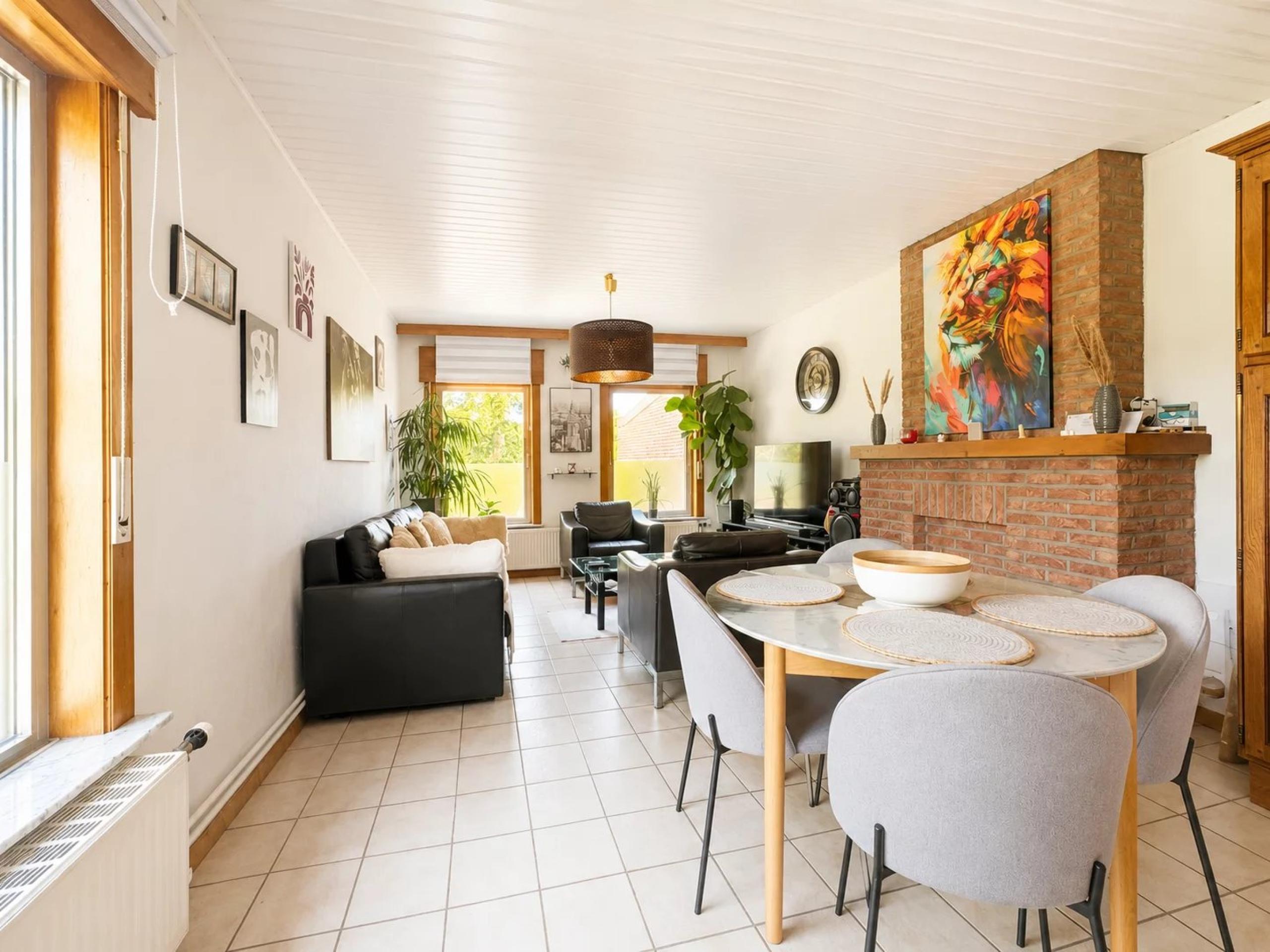 Ensemble immobilier composé d'une maison et d'un appartement