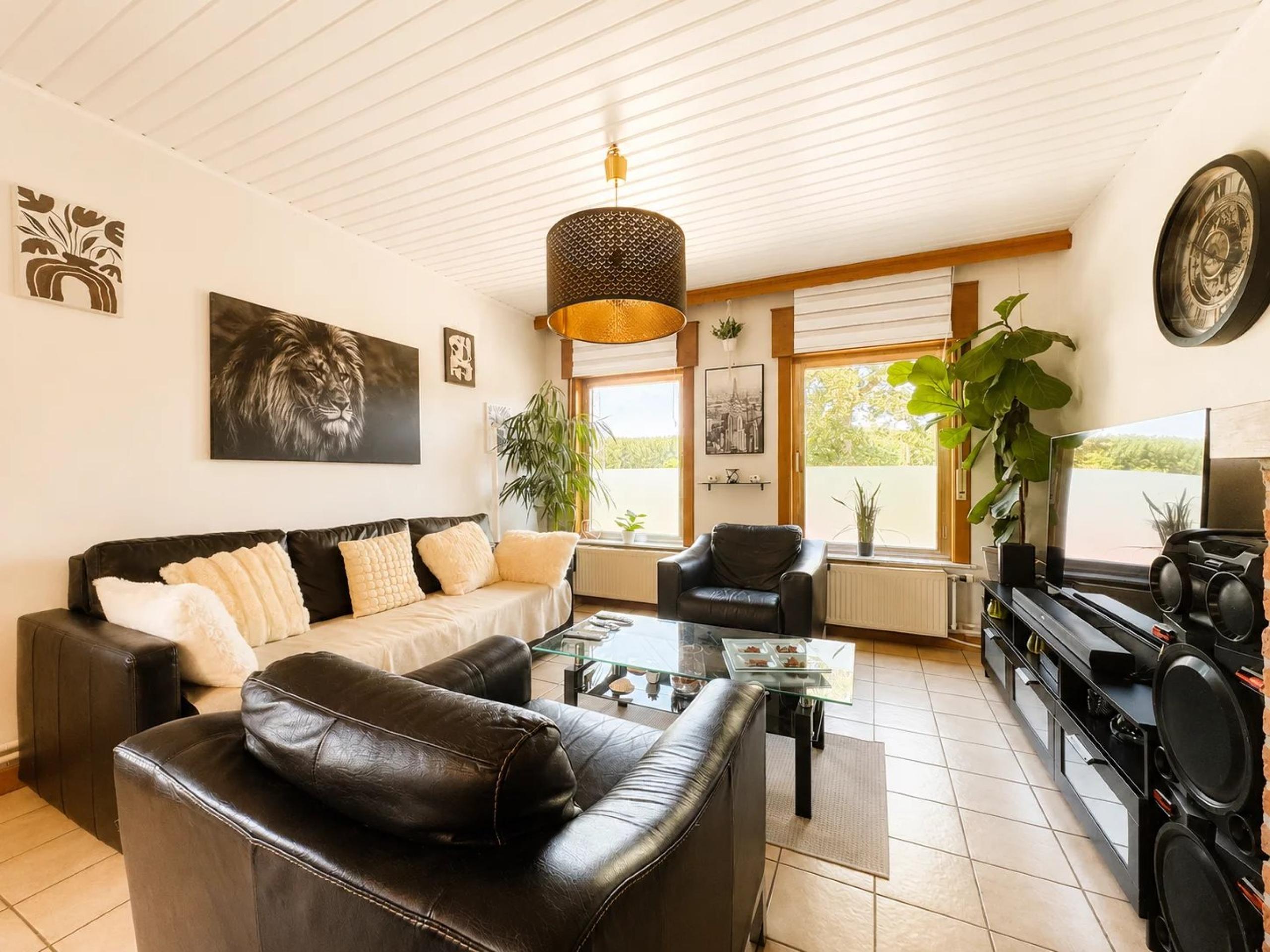 Ensemble immobilier composé d'une maison et d'un appartement