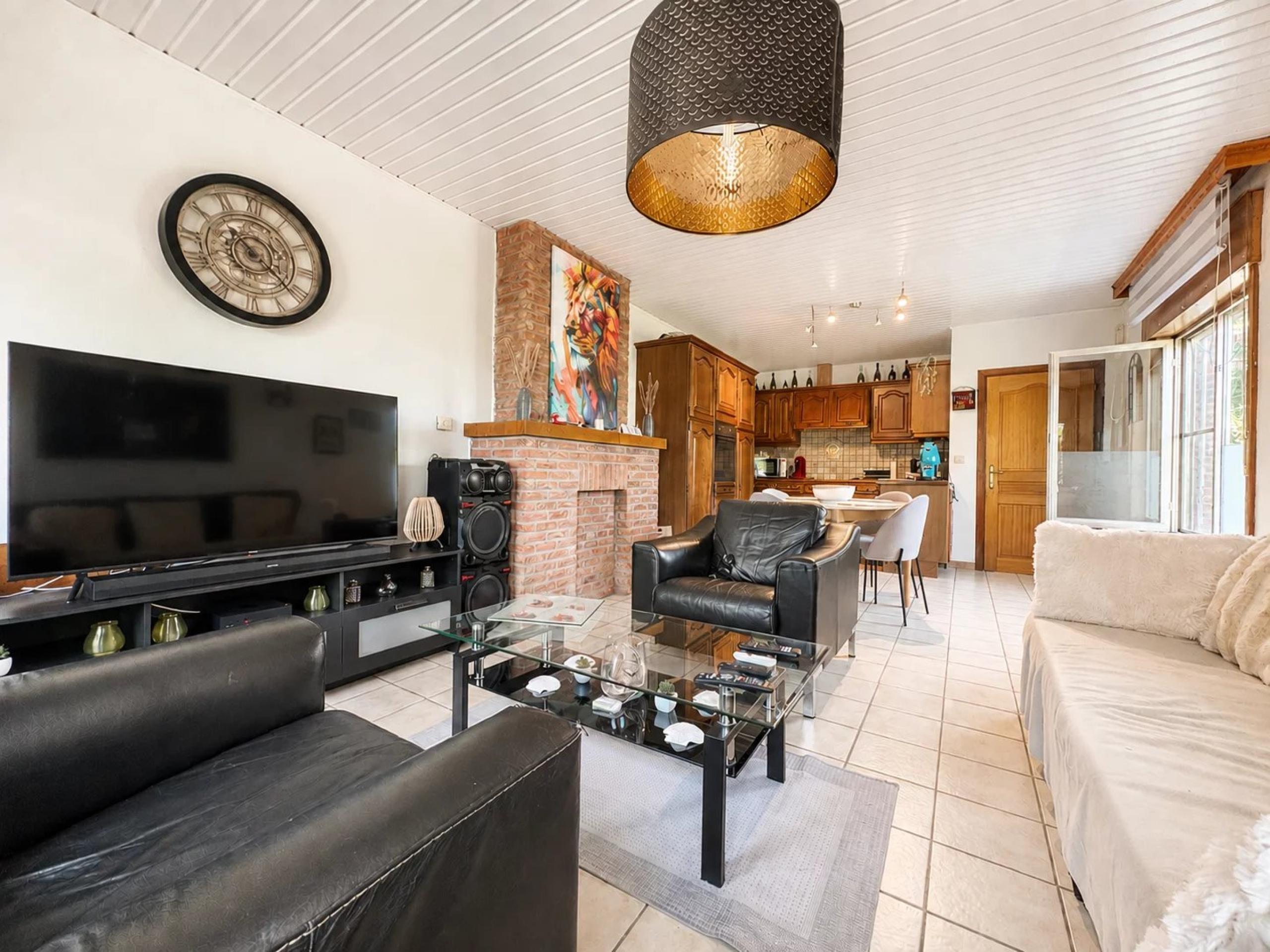 Ensemble immobilier composé d'une maison et d'un appartement
