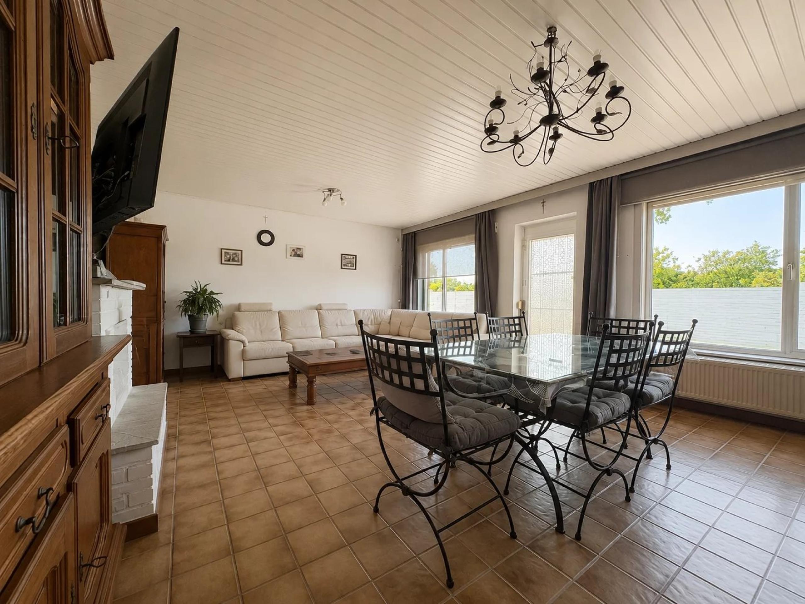 Ensemble immobilier composé d'une maison et d'un appartement