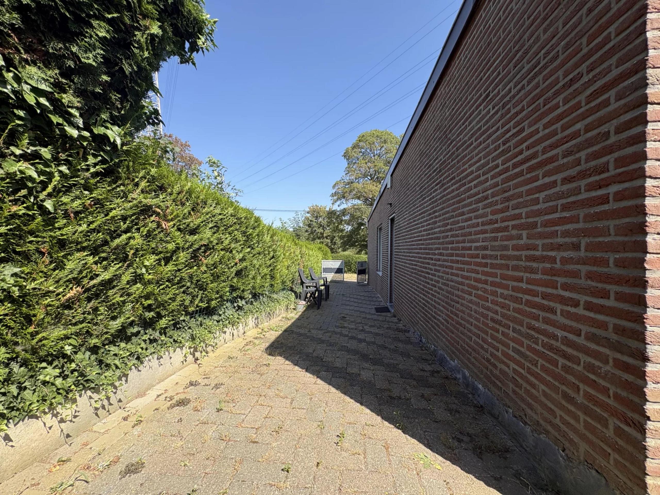 Ensemble immobilier composé d'une maison et d'un appartement