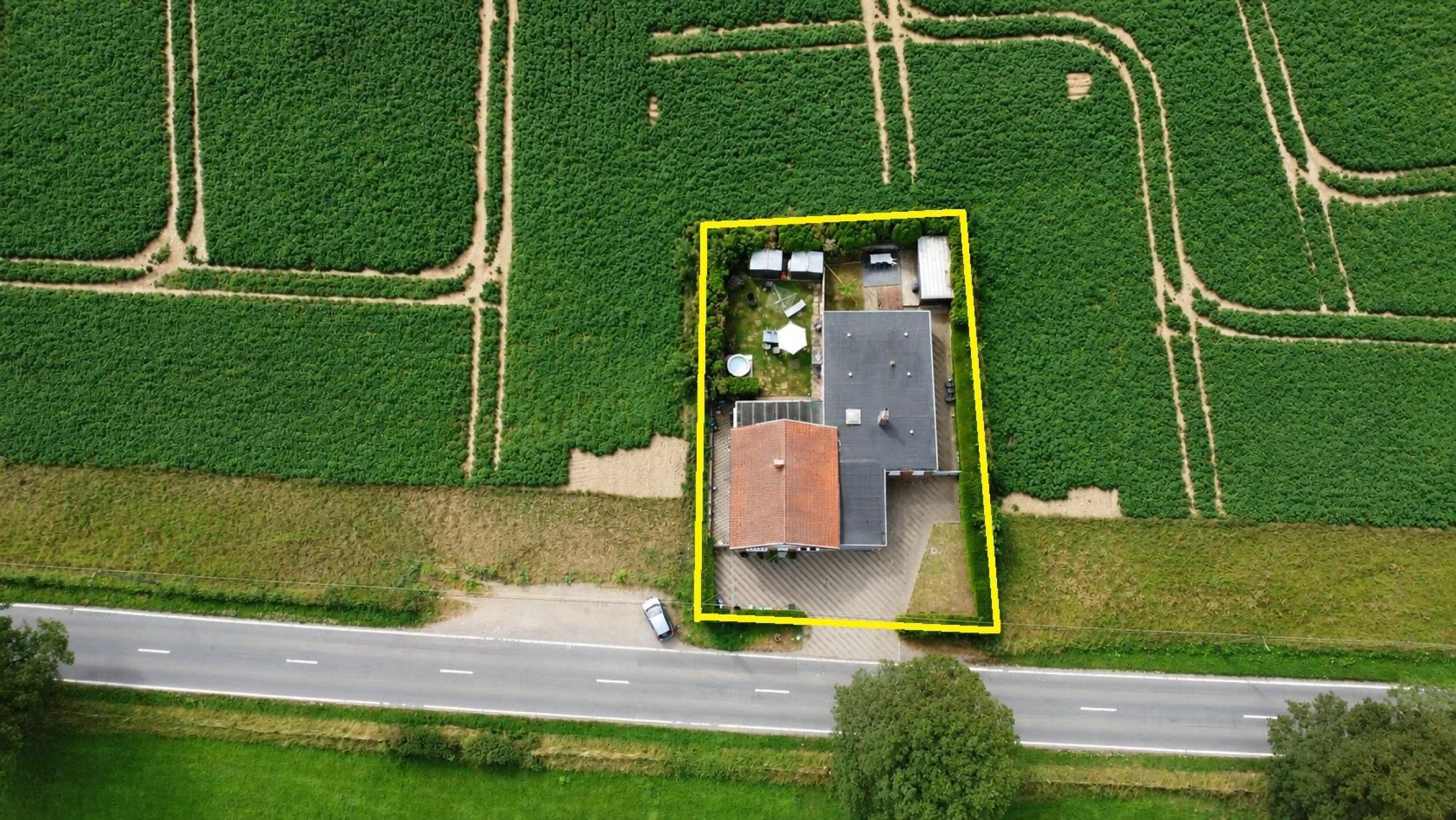 Ensemble immobilier composé d'une maison et d'un appartement