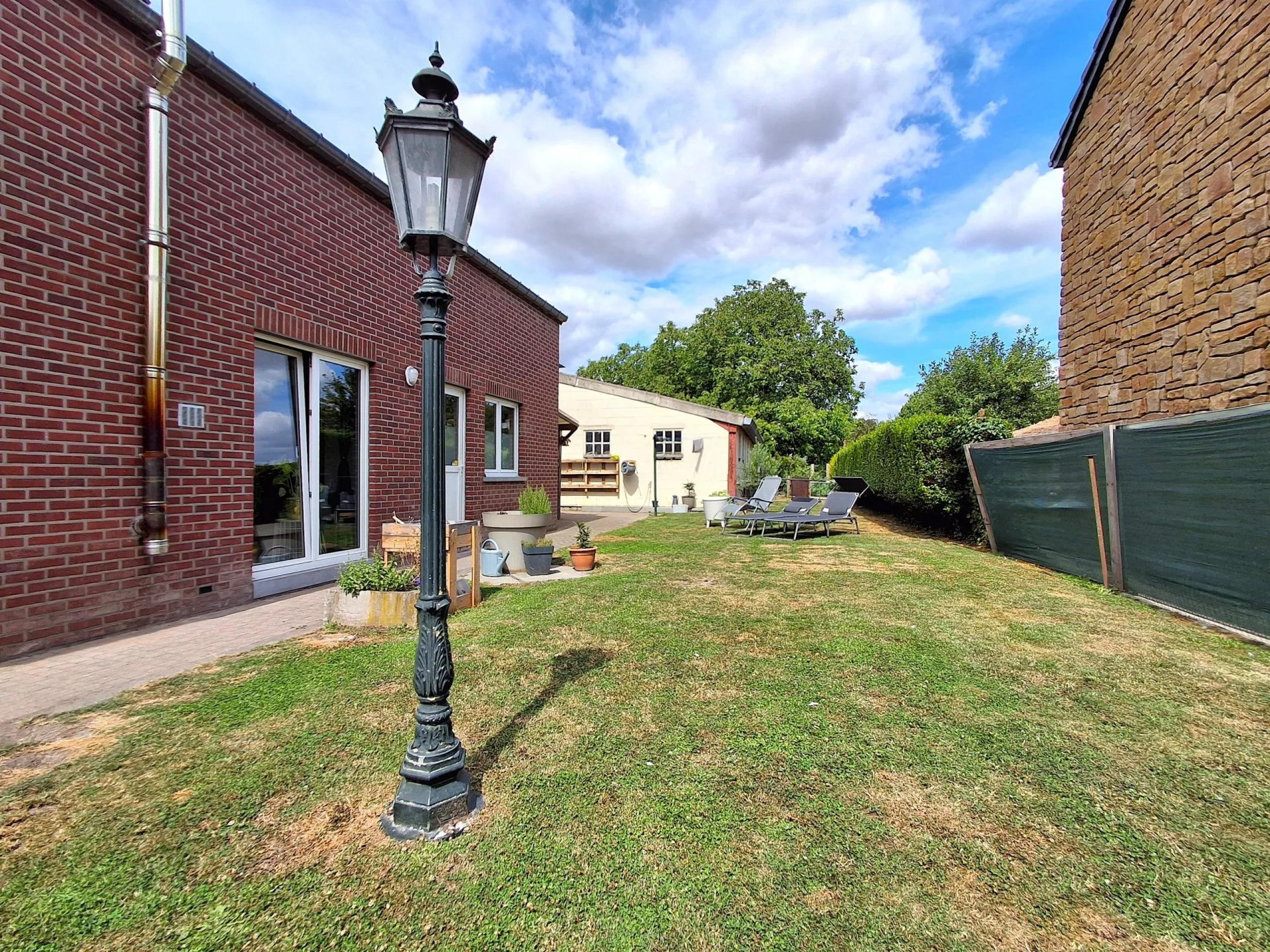 BOIRS: Maison 4 chambres avec jardin et ENTREPÔT de+- 165m²